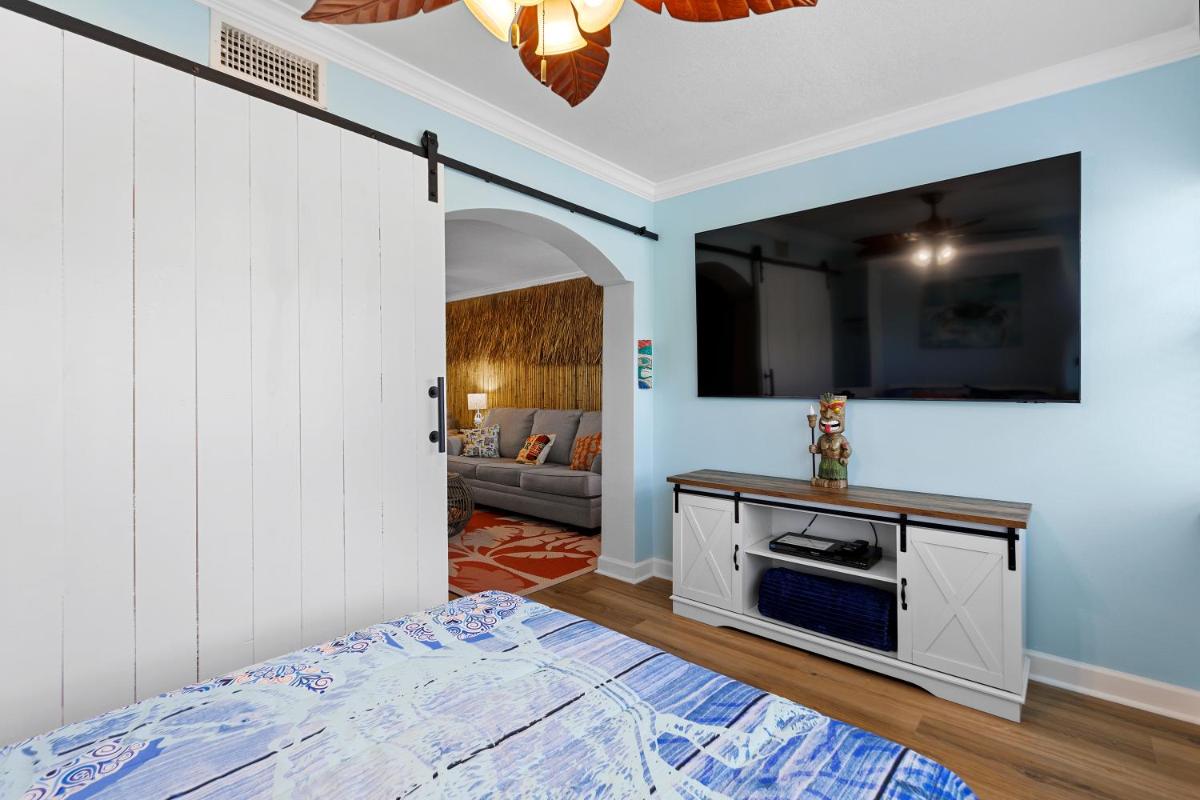 Tiki Blue Crab Cabana Beach Condo in Paradise