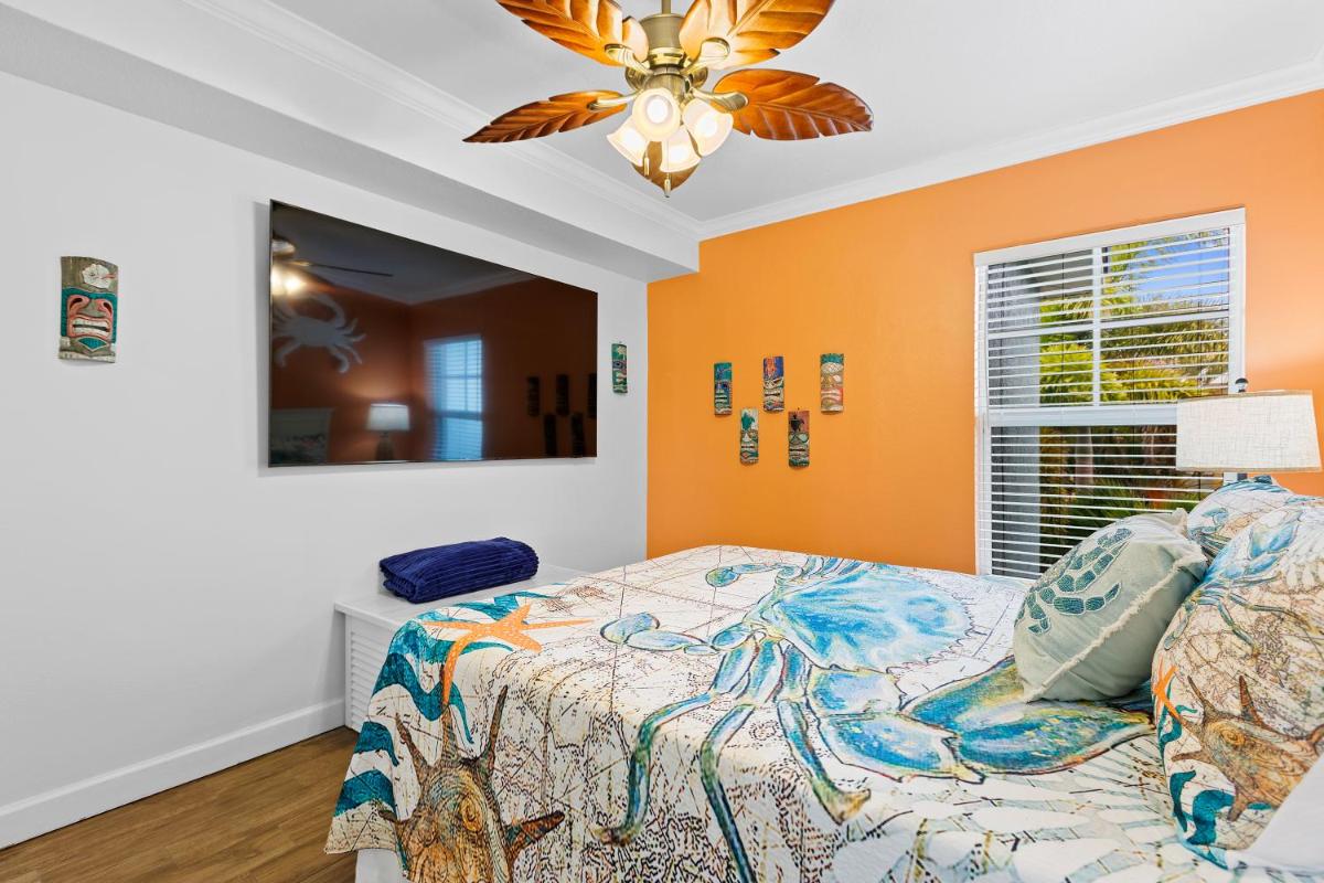 Tiki Blue Crab Cabana Beach Condo in Paradise