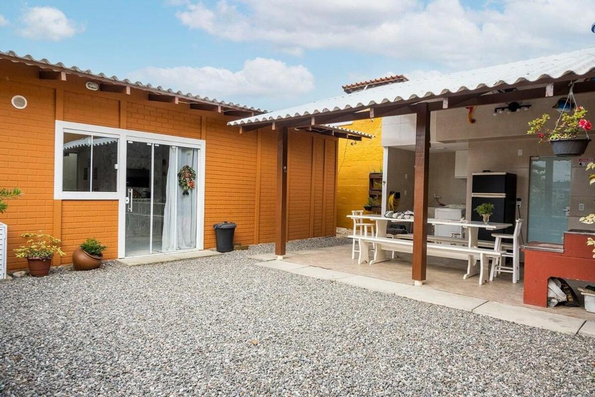 Casa de férias familiar com linda vista à 300m da Meia Praia de Navegantes