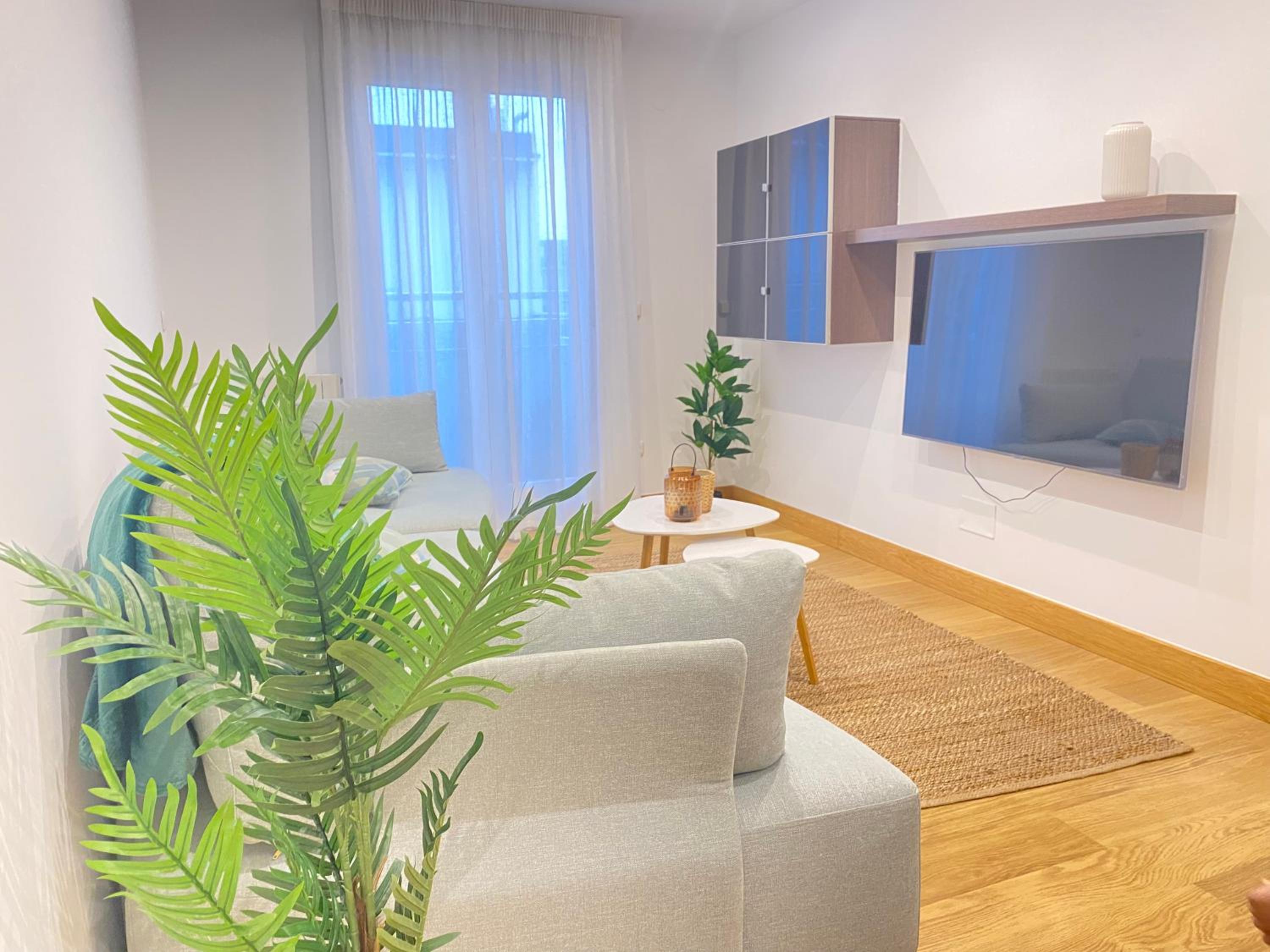 Mikain Terrace Cathedral View with Free Parking & Air Cond