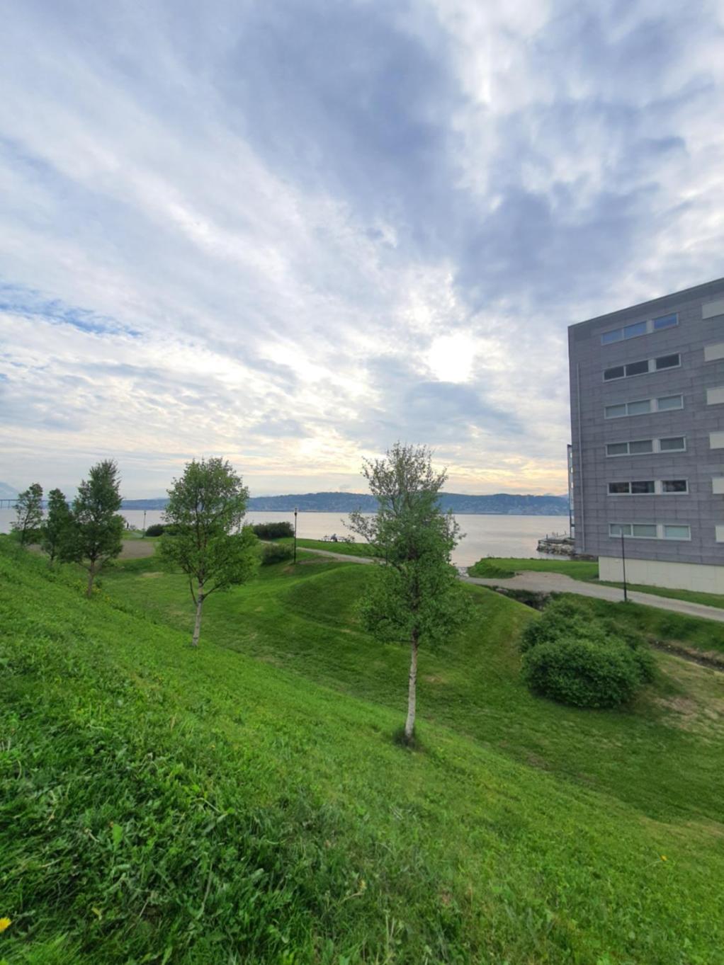 Northern Dreams Apartment with free parking view 3