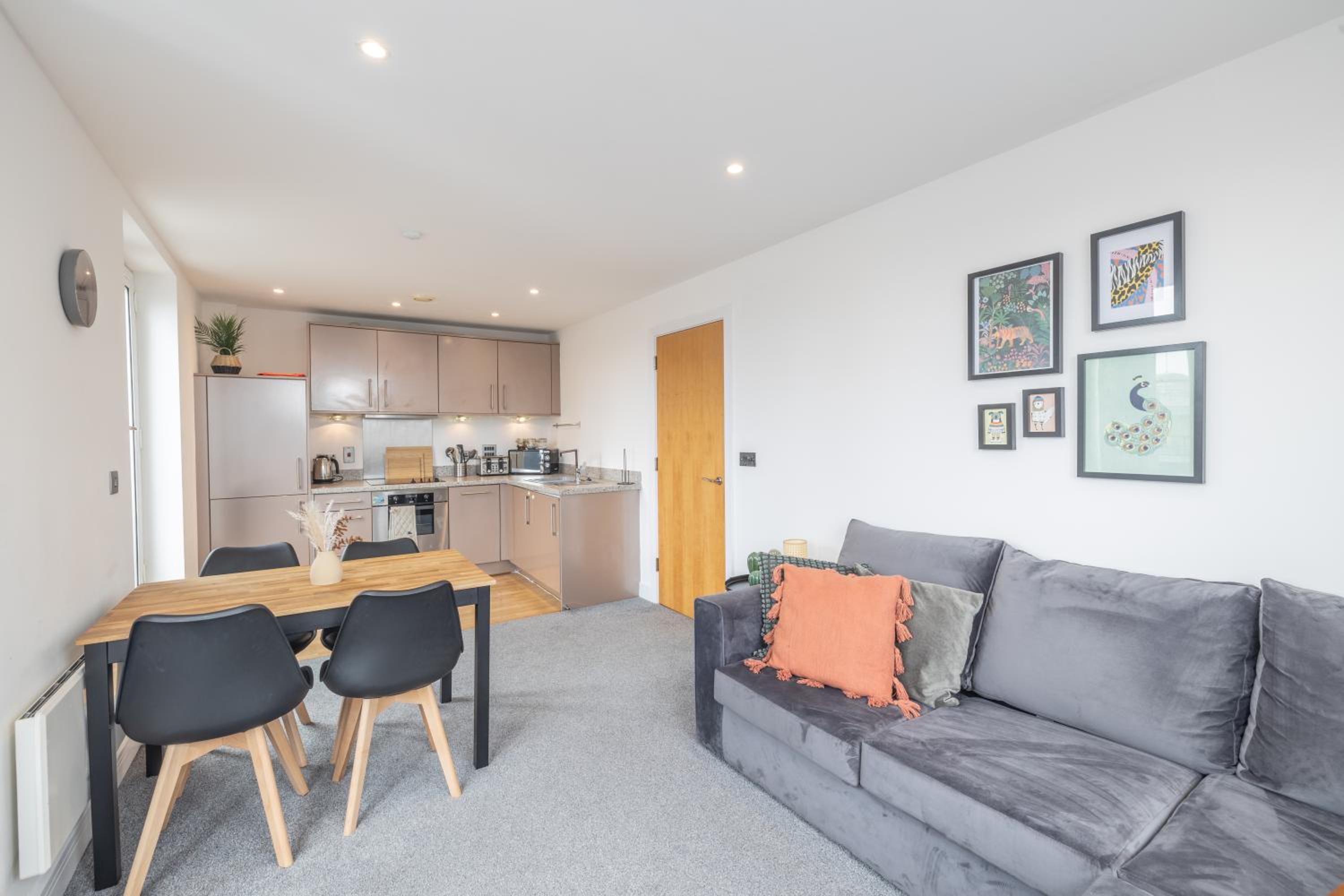 City centre apartment with roof terrace. view 2