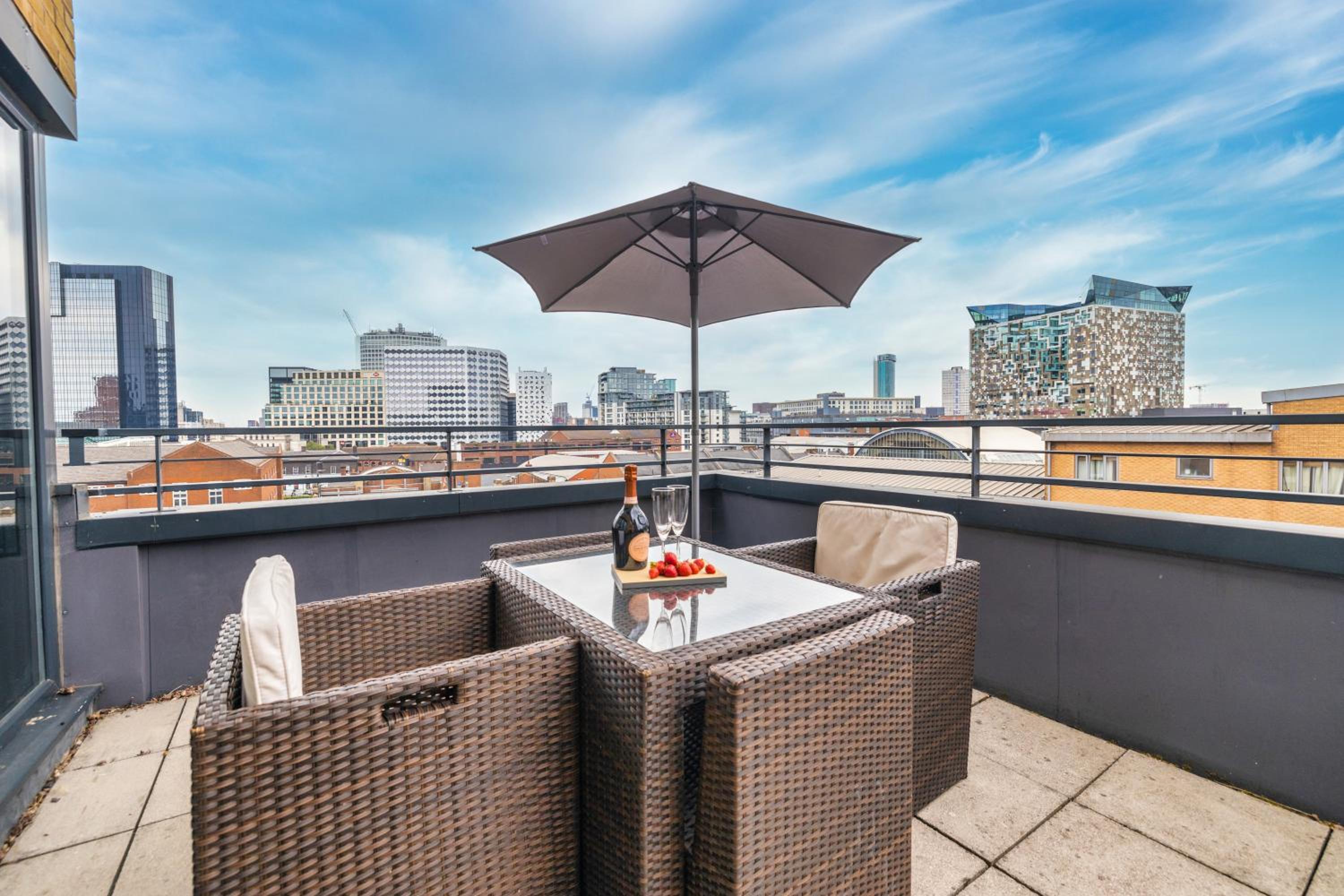 City centre apartment with roof terrace. view 4