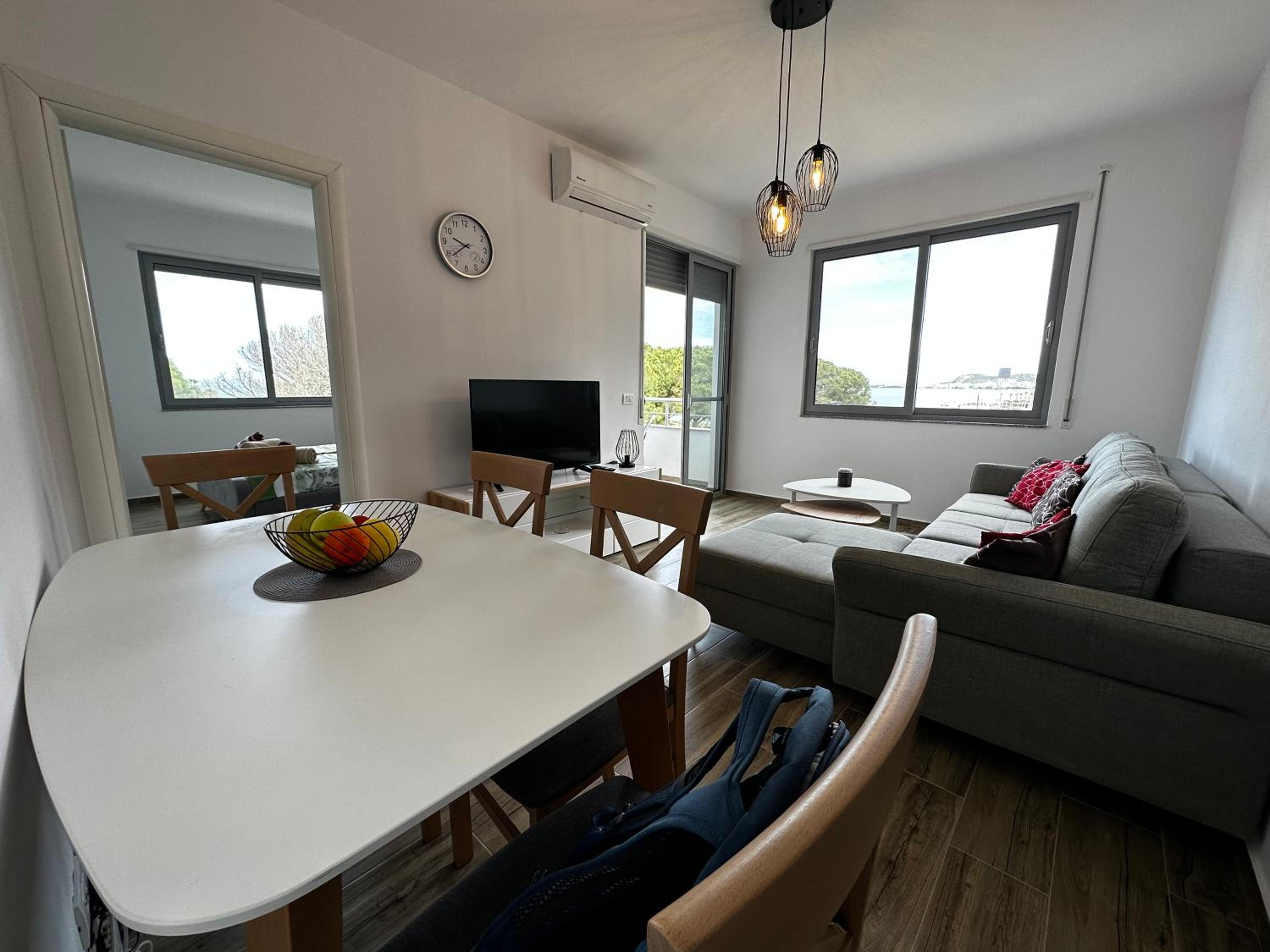Sunset Seaview Apartment 305
