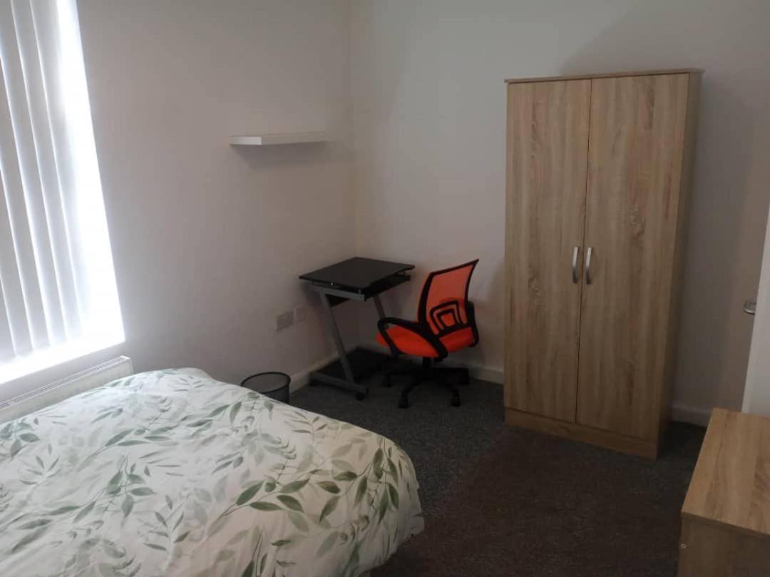 Ensuite Double-bed H3 close to Burnley city centre