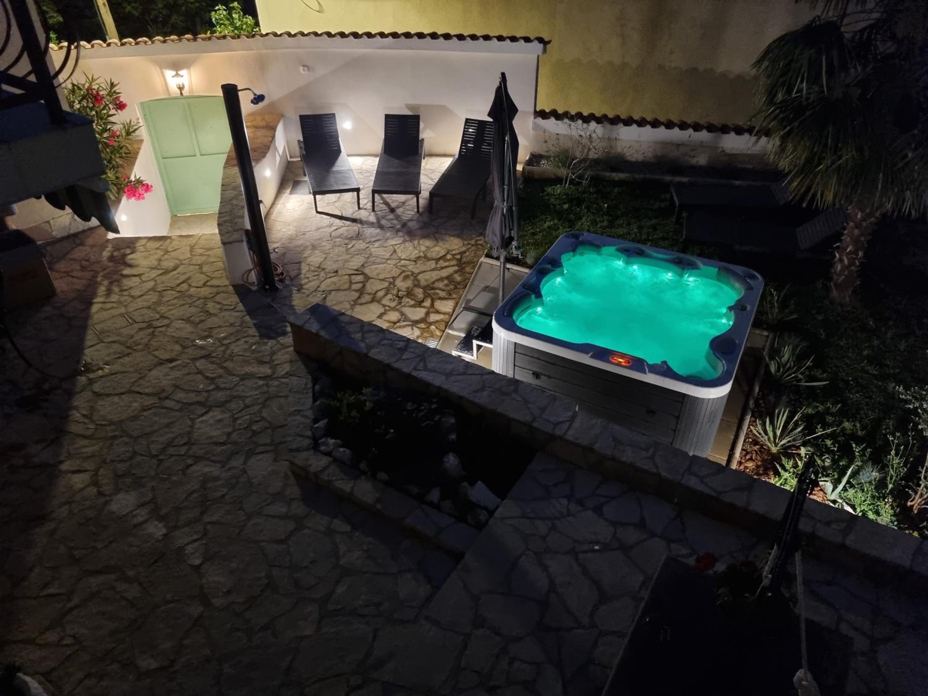 Holiday house Marea with jacuzzi view 2