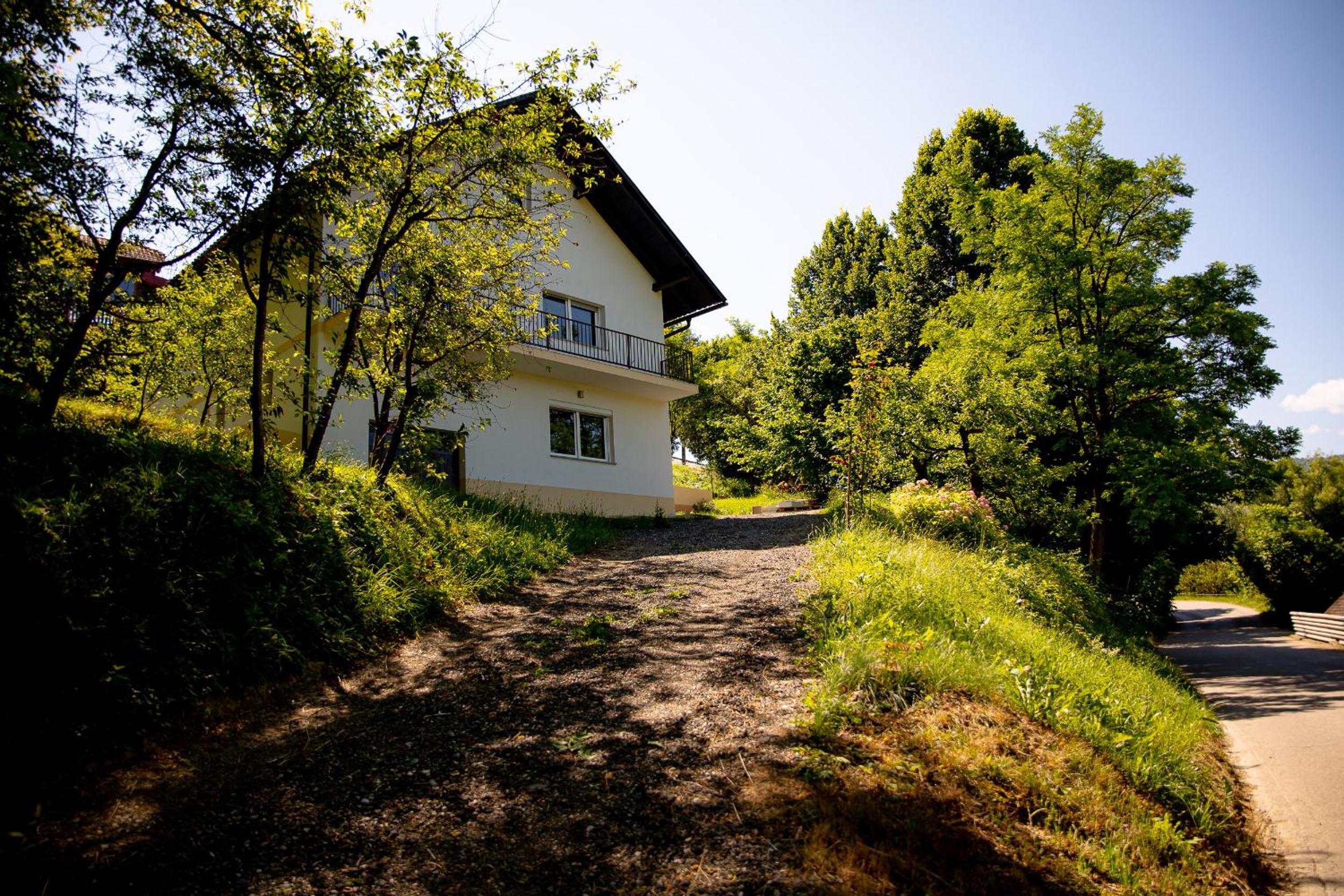 Photo 10