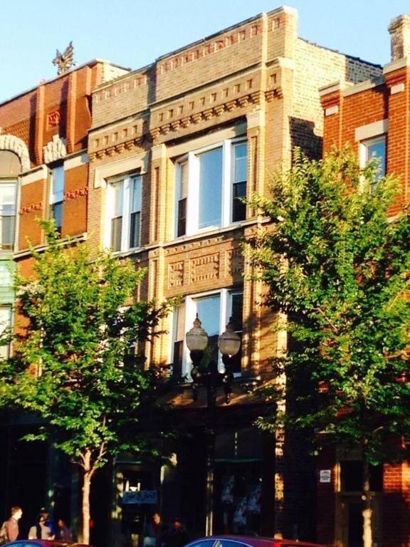 Bella Villa on Taylor Street Chicago’s Little Italy 1 mile west the Loop & UIC view 3