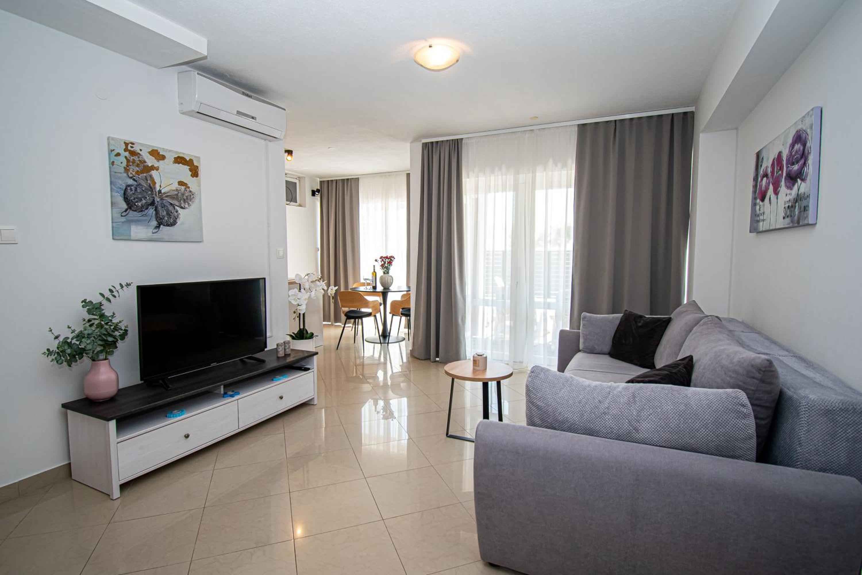 Beachfront Apartments Gabine