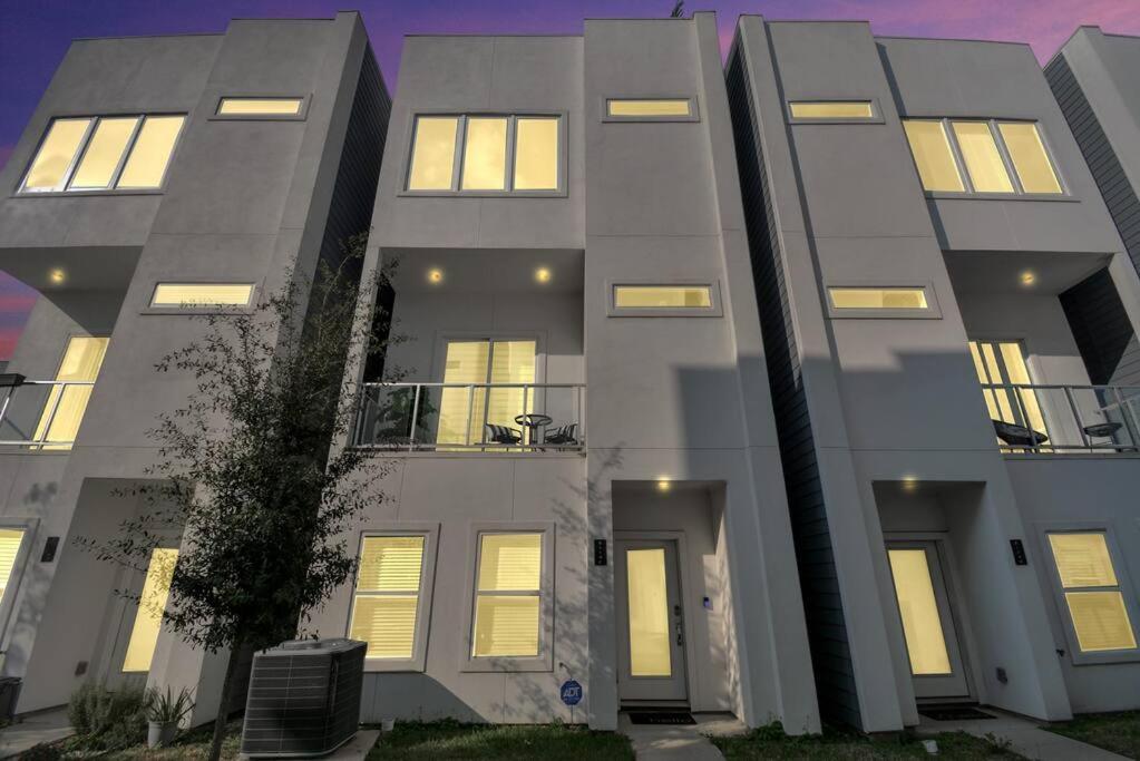 Mohr Haus - Walk to NRG Stadium - Medical Center - Sleeps 8