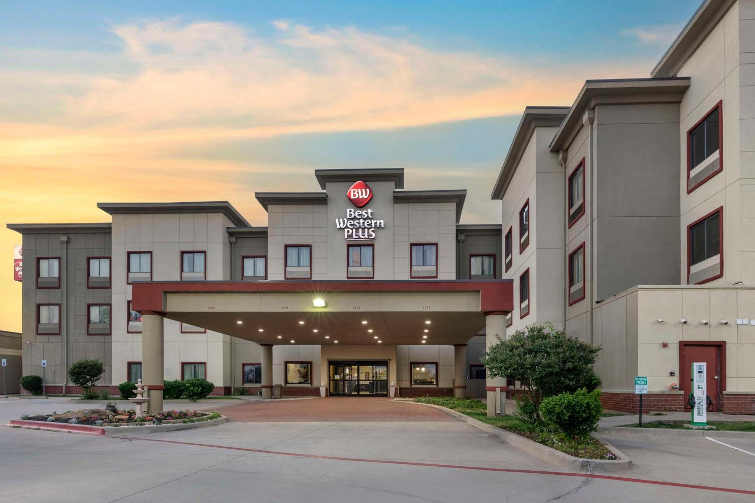 Durant Vacations - Best Western Plus Texoma Hotel  Suites - Property Image 1