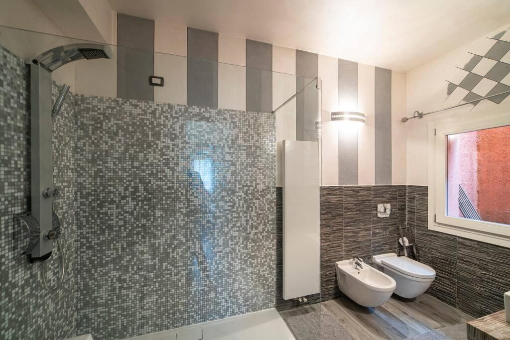 Montecolo Bay 1 en Pilzone — bathroom