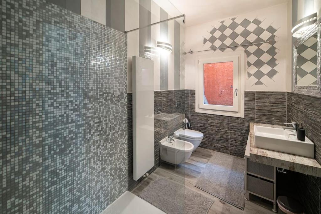 Montecolo Bay 1 en Pilzone — bathroom