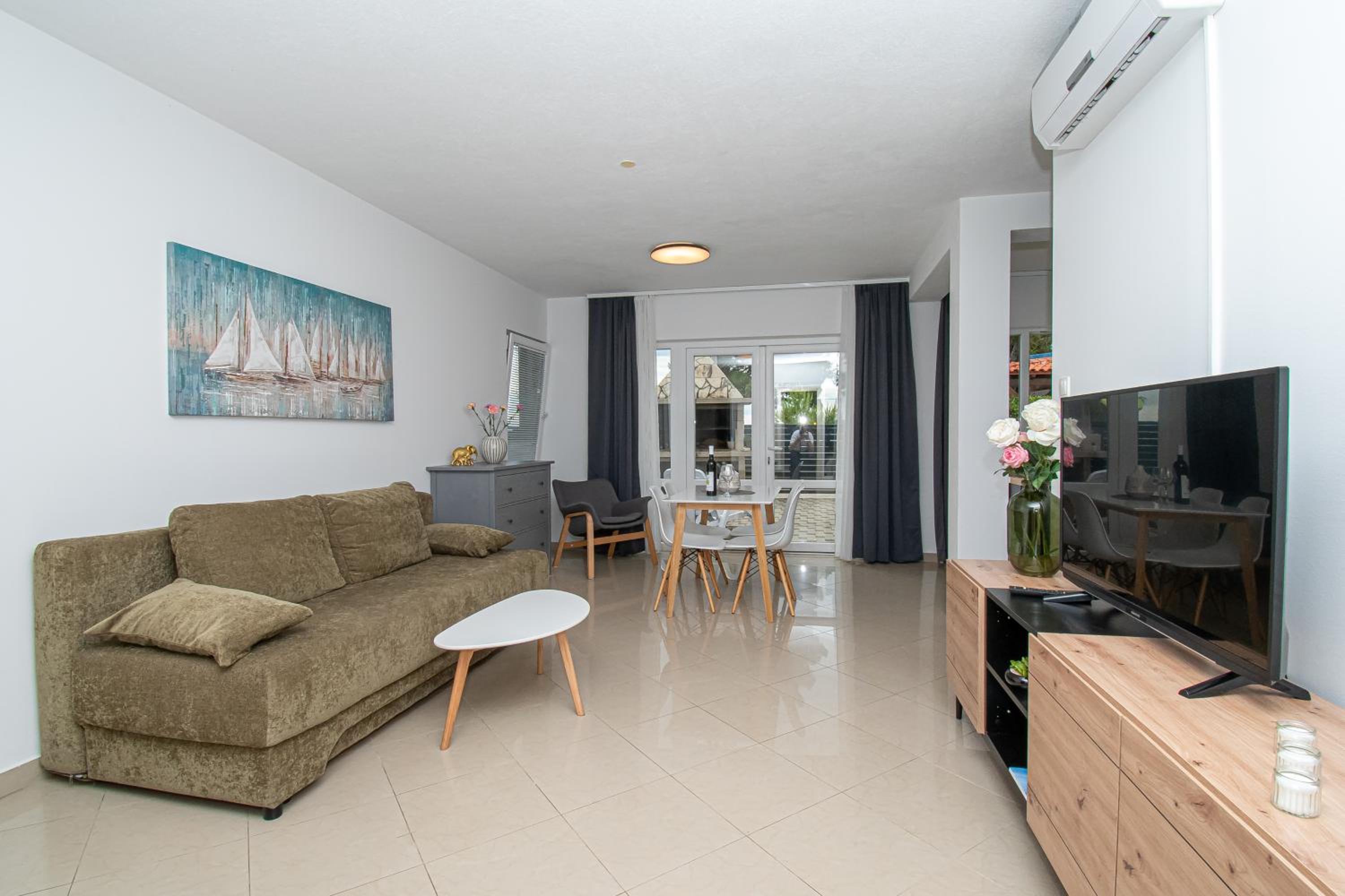 Beachfront Apartments Gabine