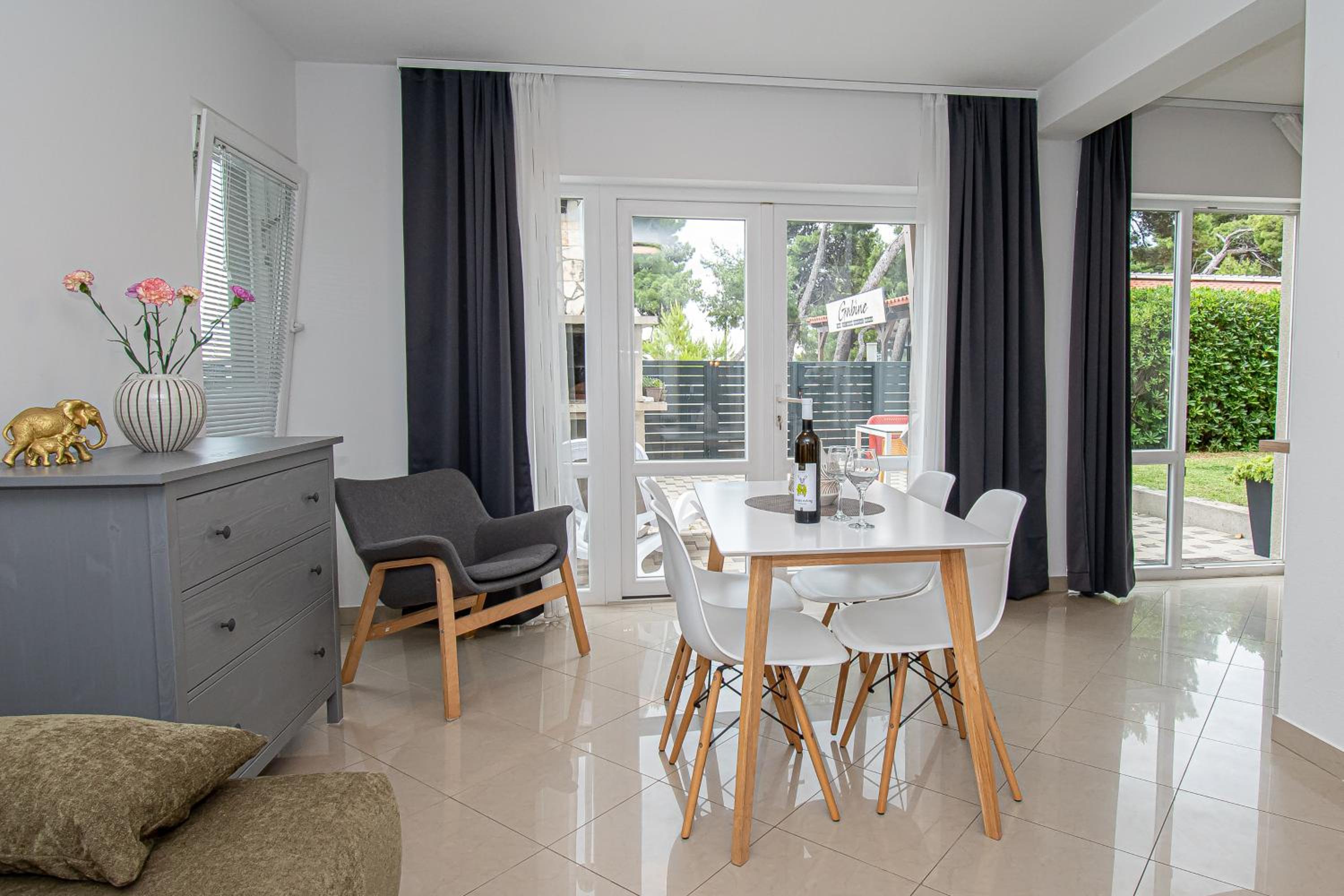 Beachfront Apartments Gabine