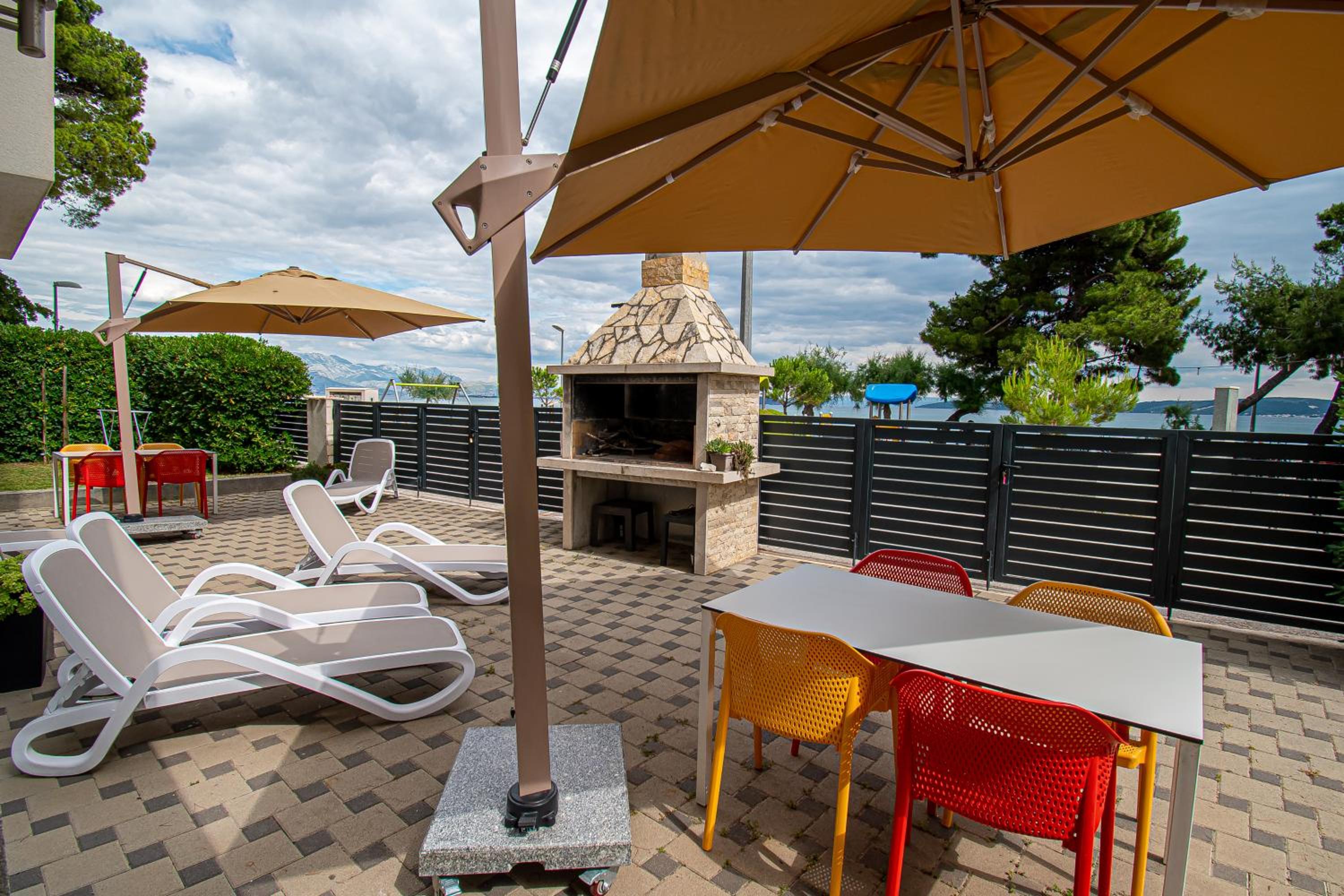 Beachfront Apartments Gabine