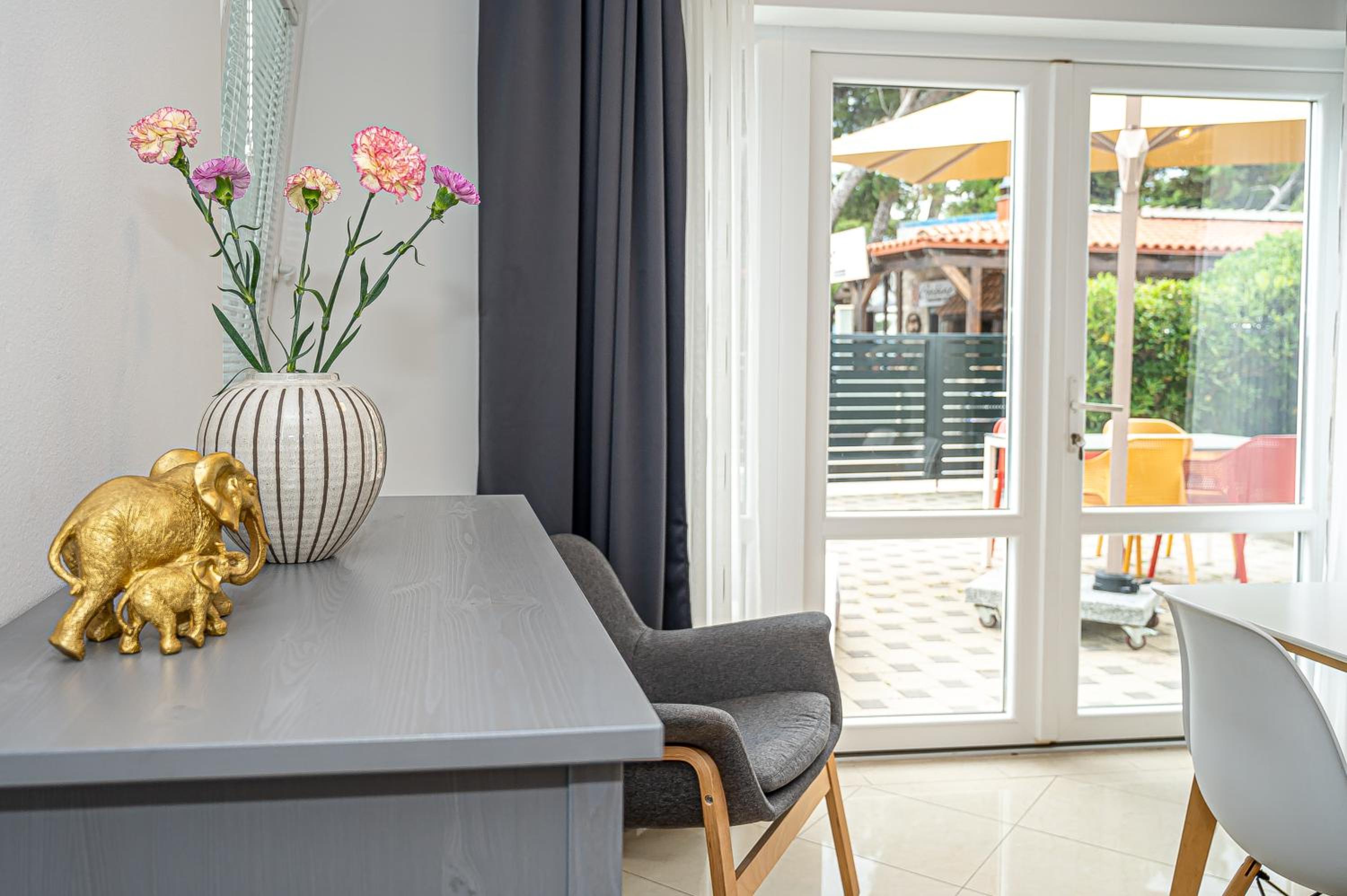 Beachfront Apartments Gabine