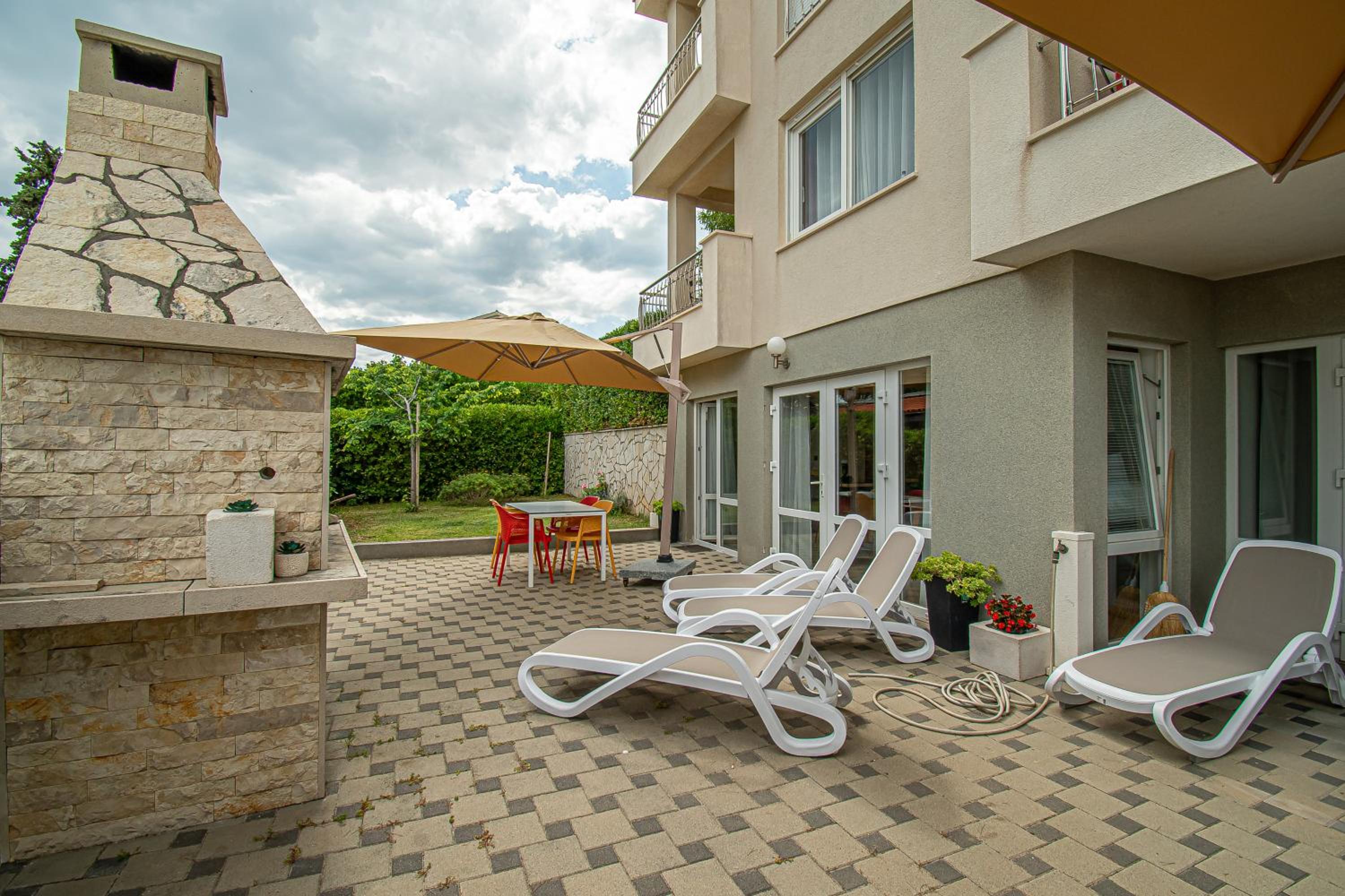 Beachfront Apartments Gabine