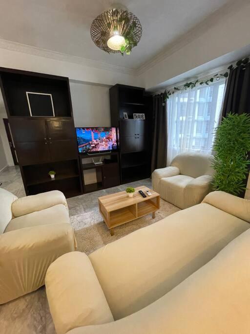 Stylish and Cozy 3BR in the Heart of BGC view 2