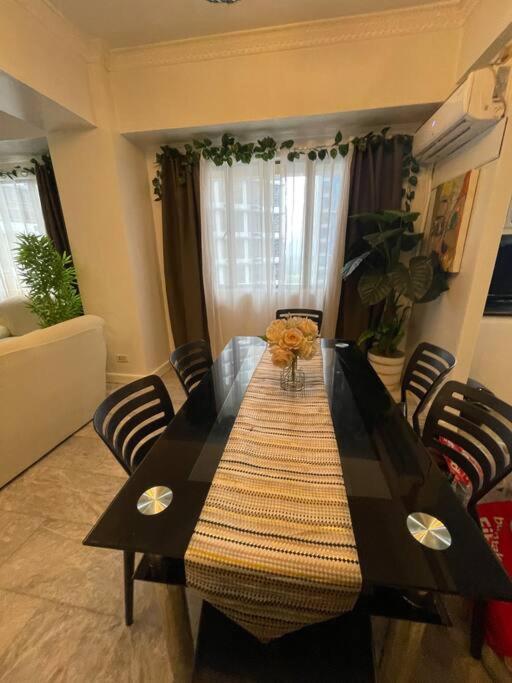Stylish and Cozy 3BR in the Heart of BGC view 3