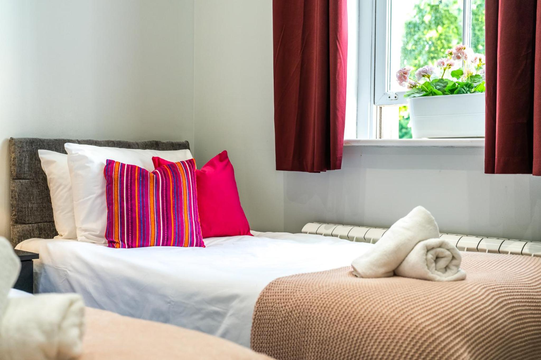 Modern 3 and 2 bedroom flat in central london with installed AC