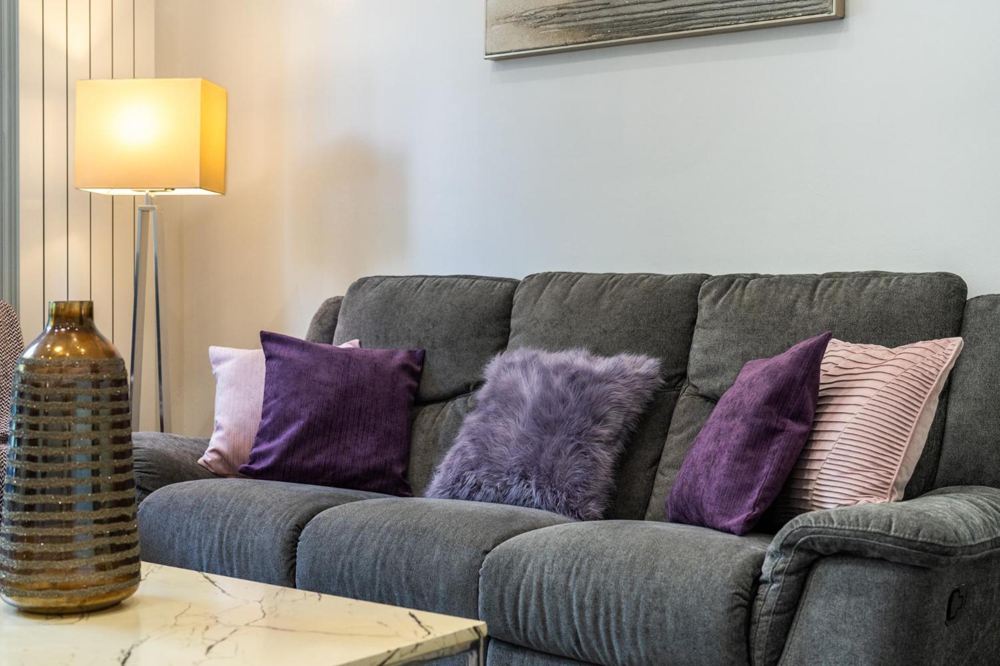 Modern 3 and 2 bedroom flat in central london with installed AC