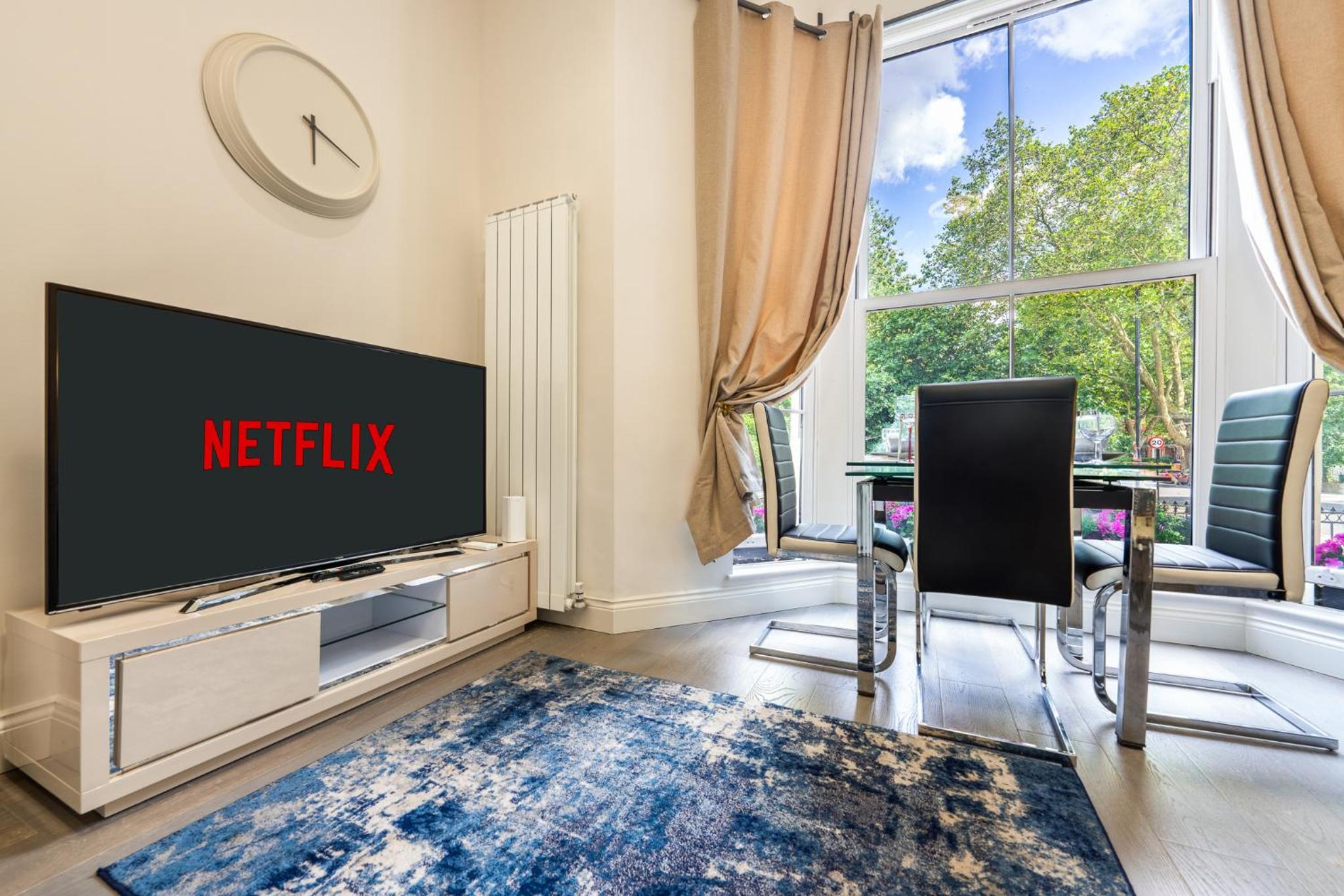Modern 3 and 2 bedroom flat in central london with installed AC