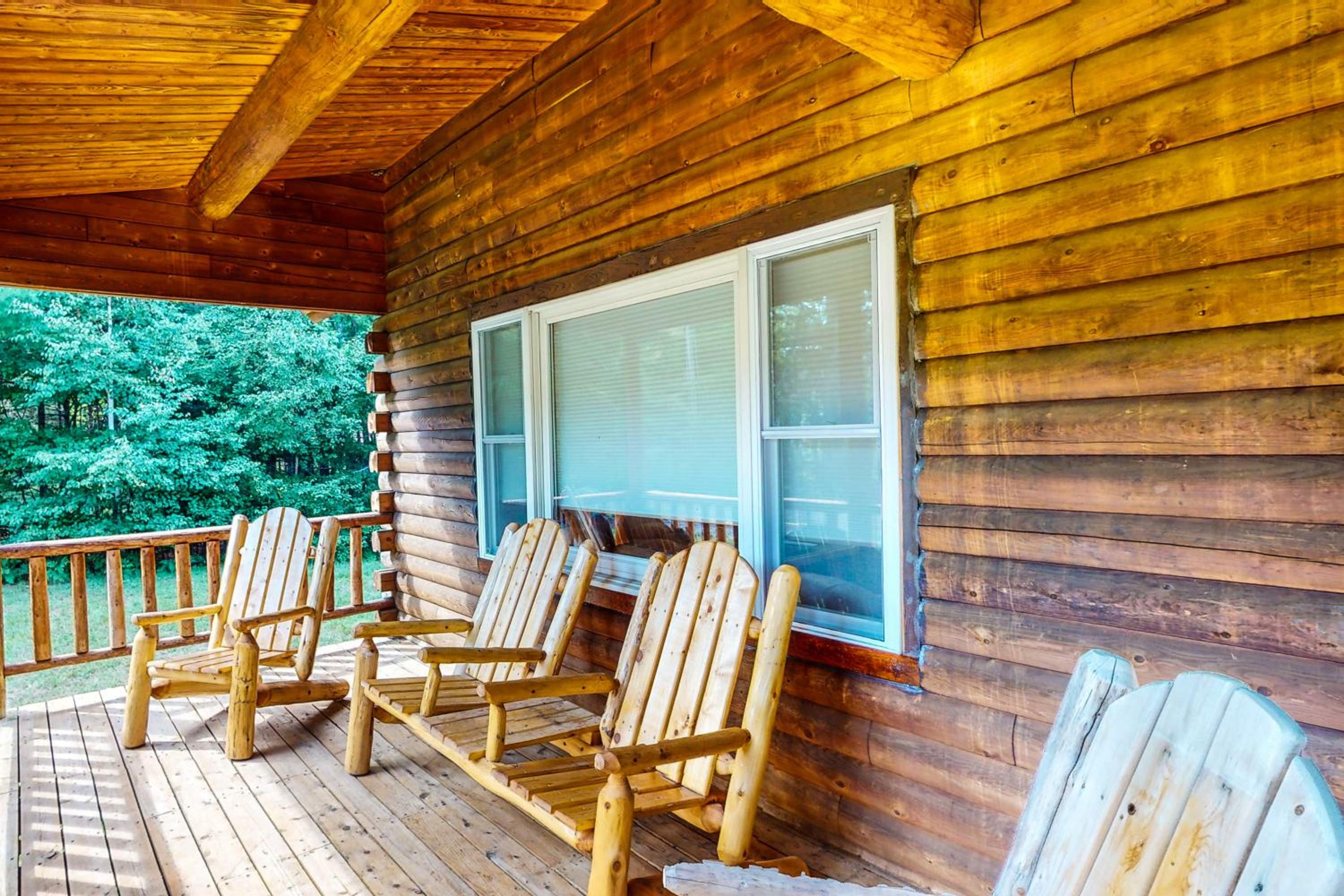 Relaxing 3BR | Fireplace | Deck | Fire Pit