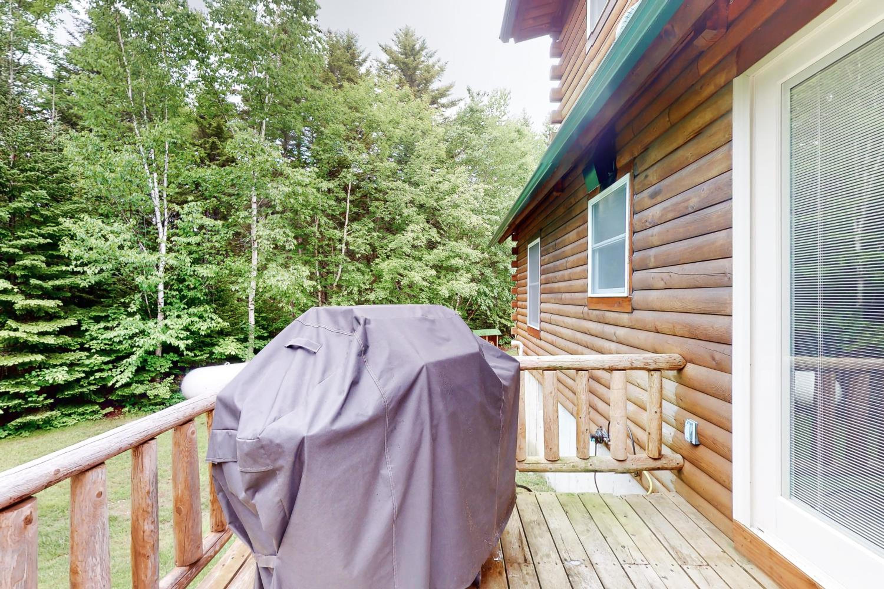 Relaxing 3BR | Fireplace | Deck | Fire Pit