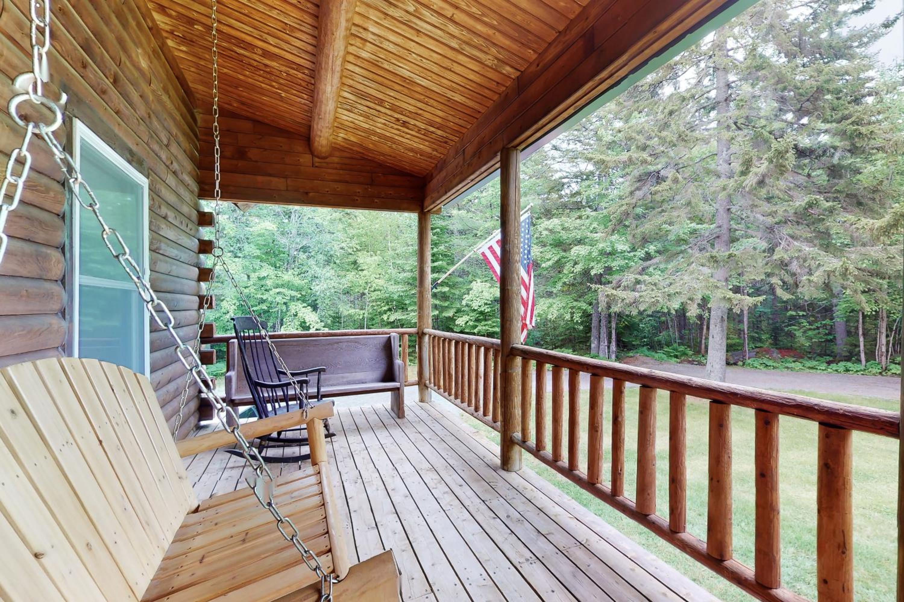 Relaxing 3BR | Fireplace | Deck | Fire Pit