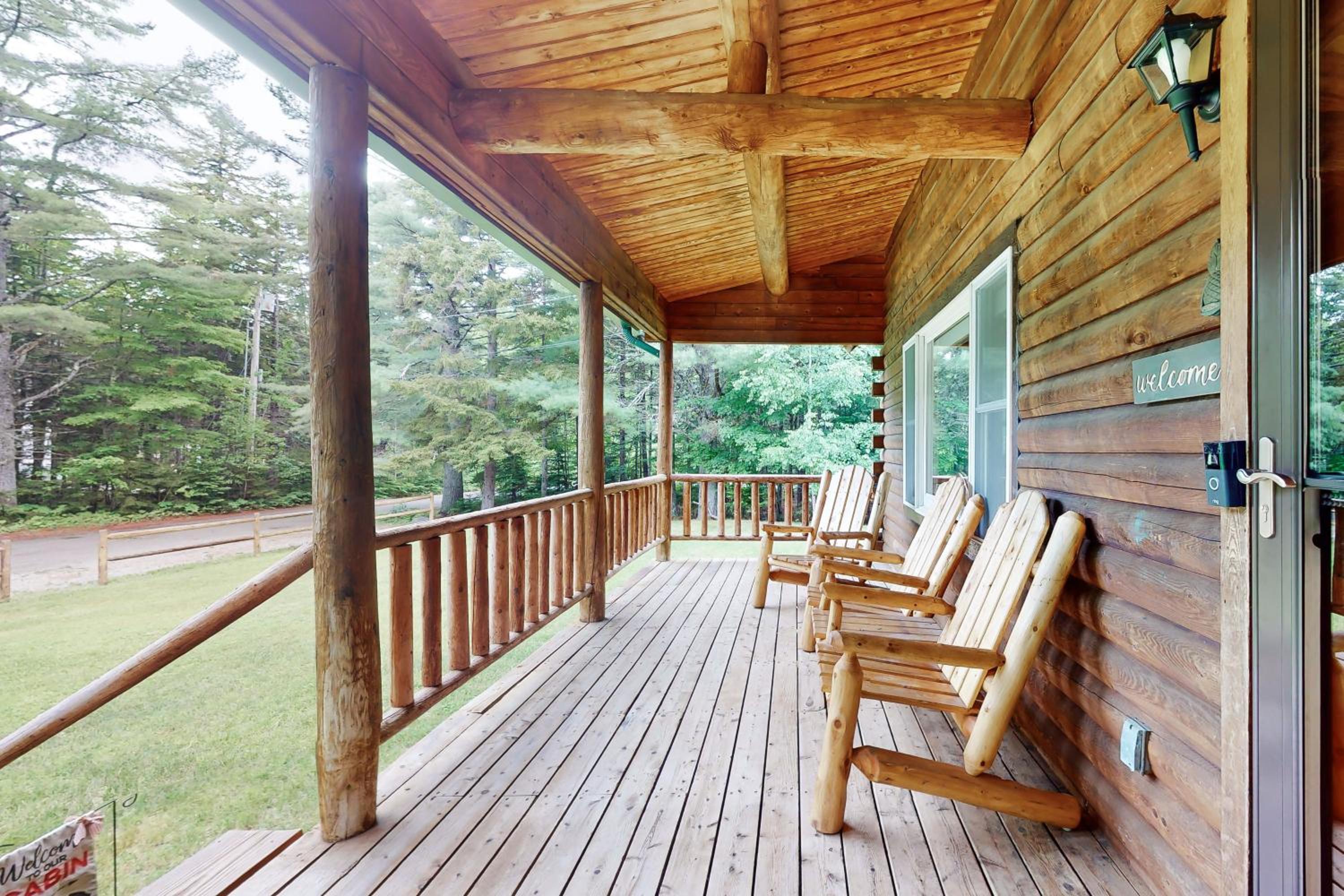 Relaxing 3BR | Fireplace | Deck | Fire Pit