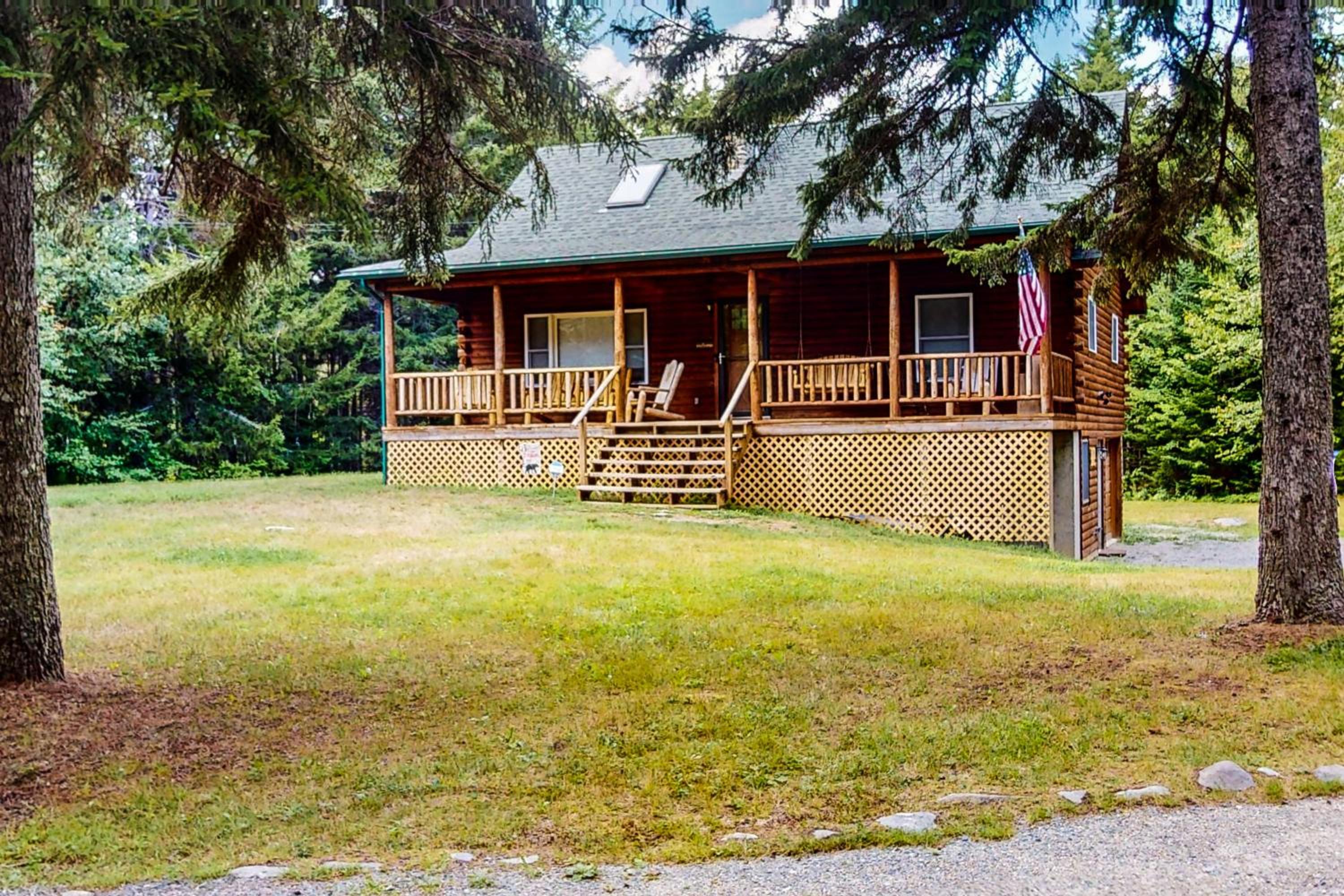 Relaxing 3BR | Fireplace | Deck | Fire Pit
