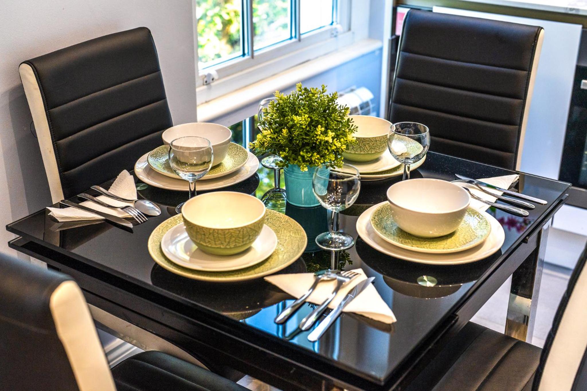 Modern 3 and 2 bedroom flat in central london with installed AC