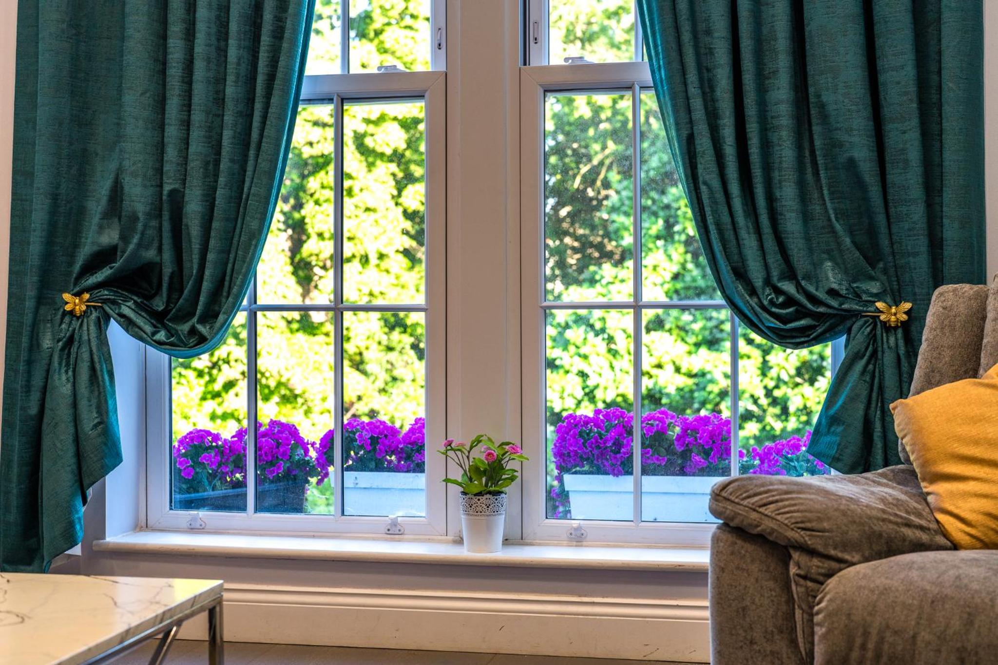 Modern 3 and 2 bedroom flat in central london with installed AC