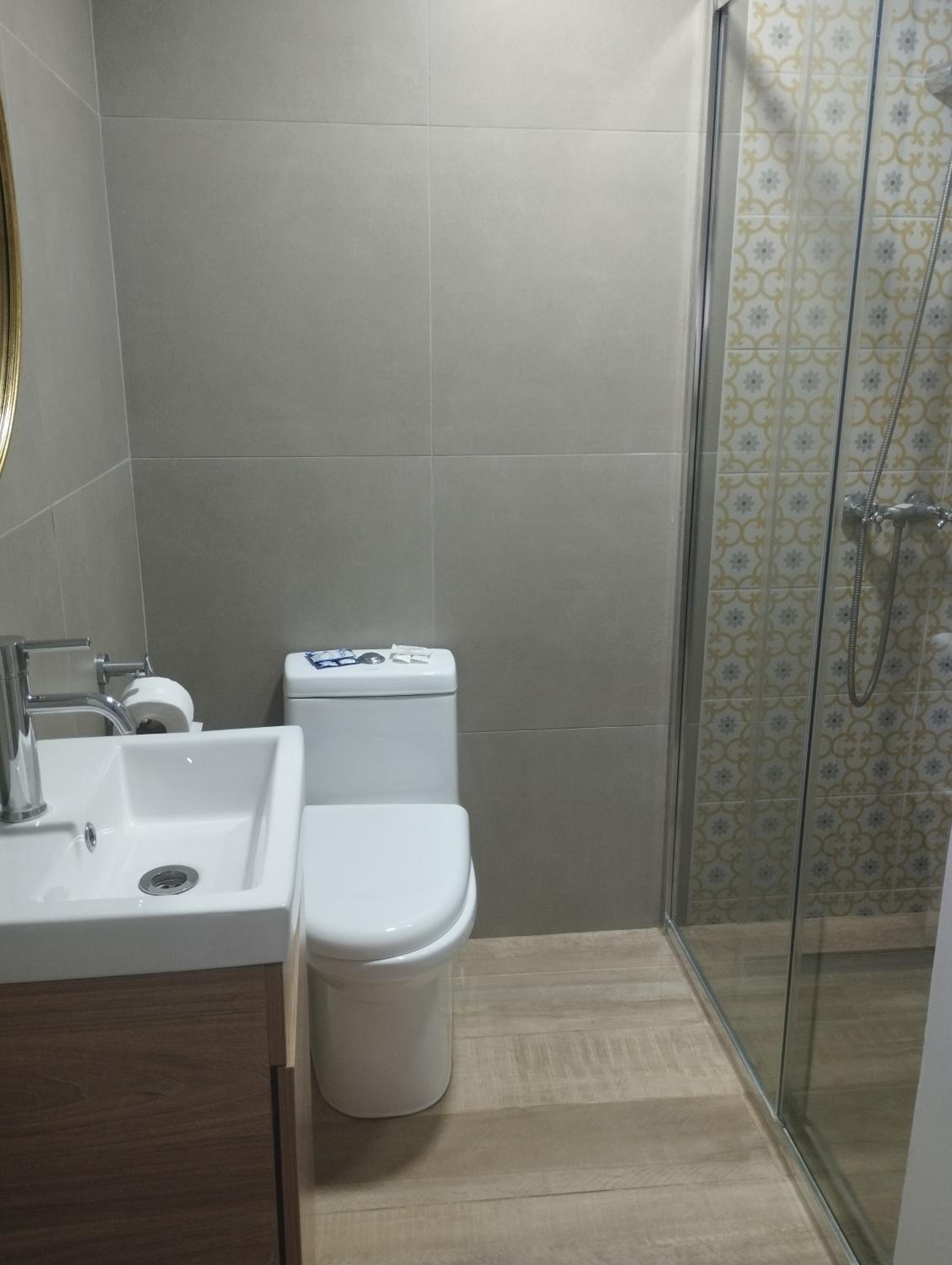 HOSTAL LA MODERNA