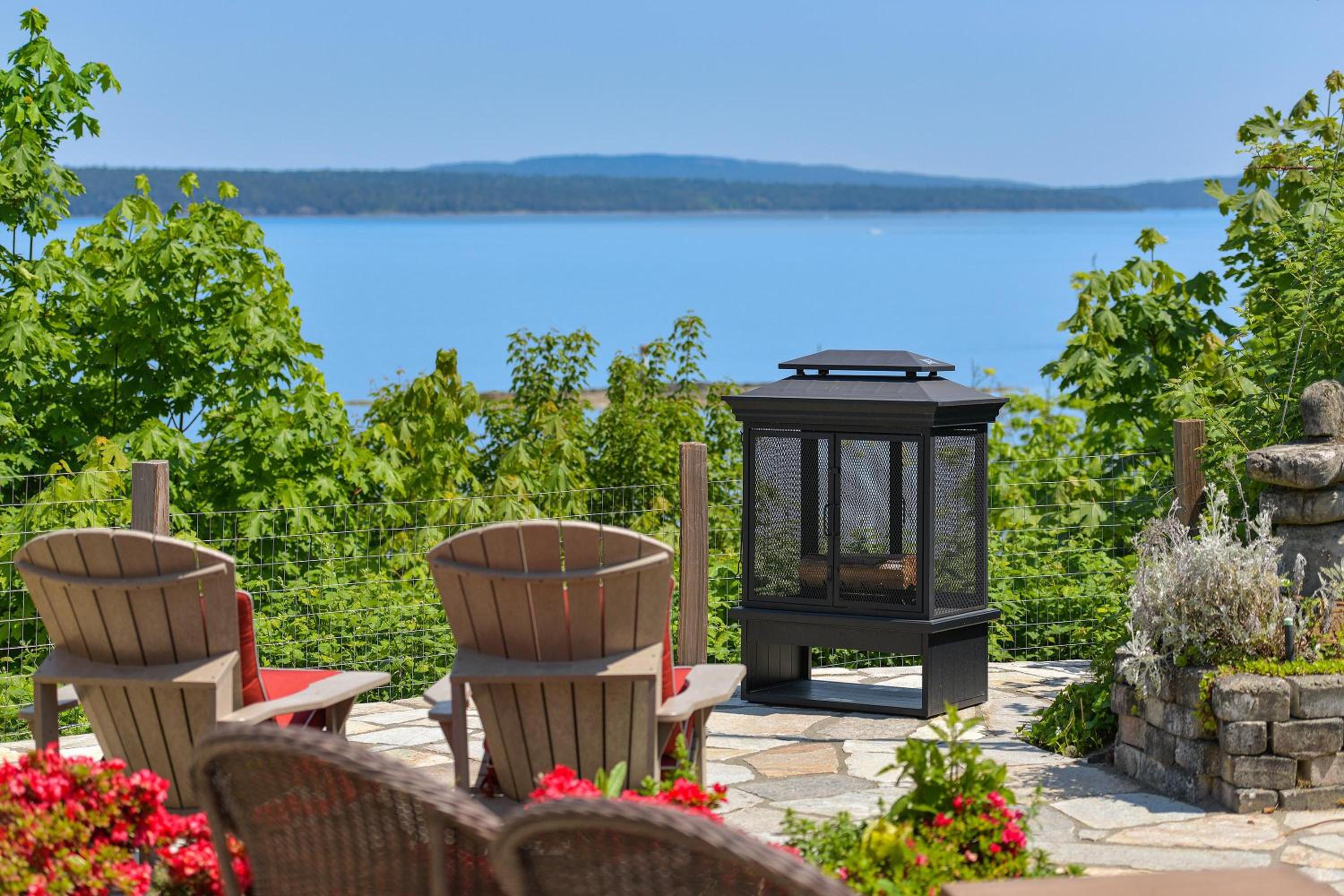 Gulf Island View Suite by EMR Vacation Rentals