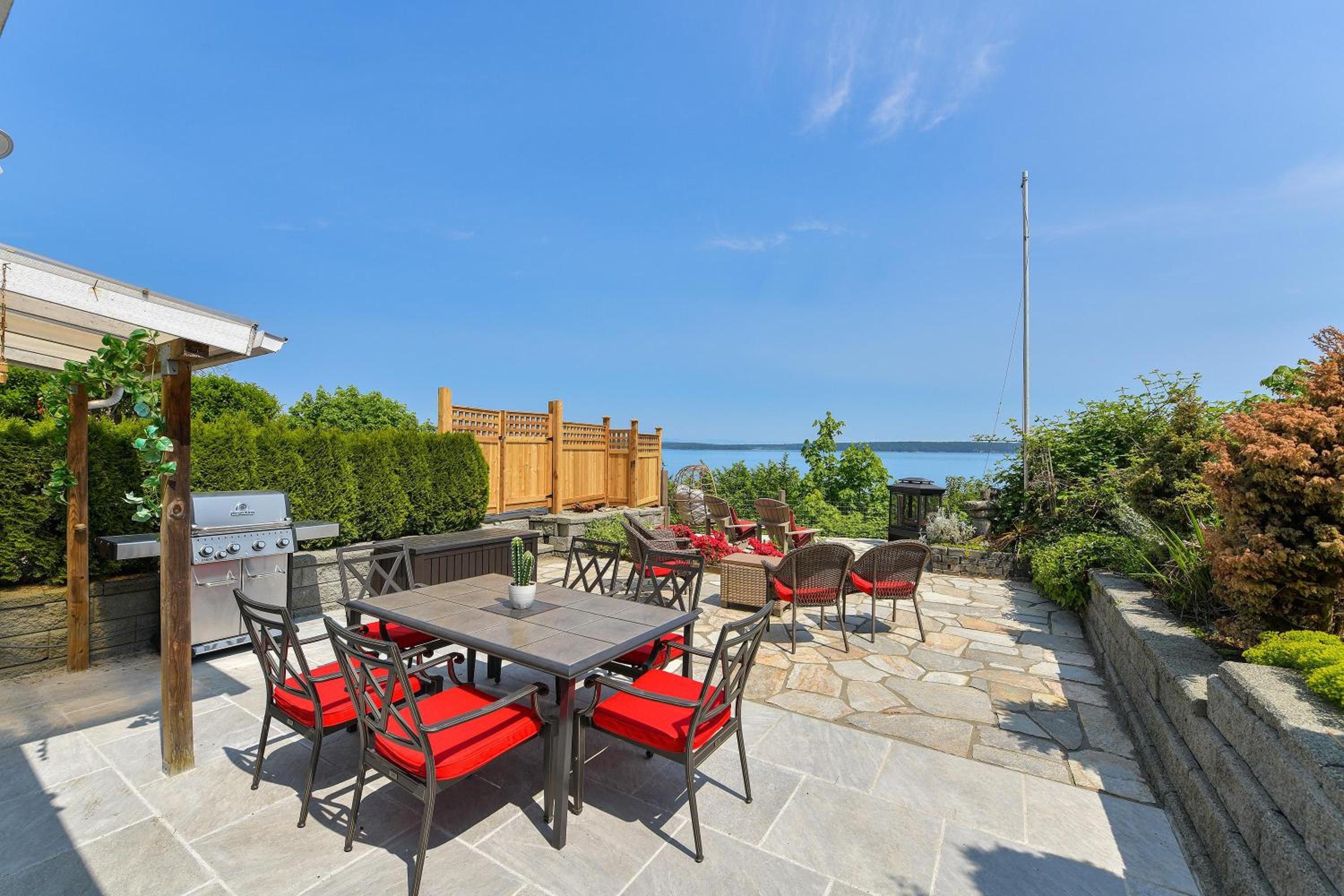 Gulf Island View Suite by EMR Vacation Rentals