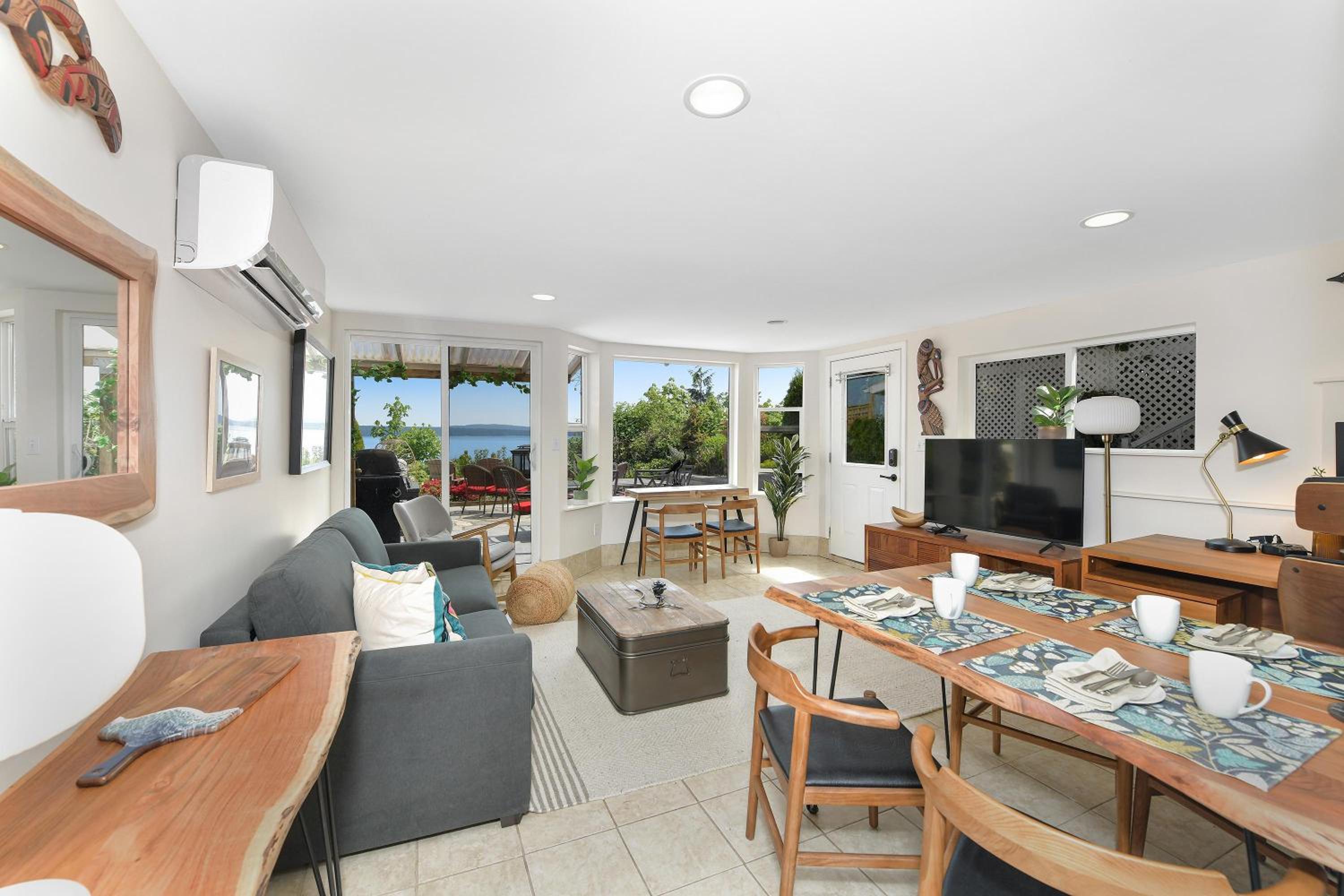 Gulf Island View Suite by EMR Vacation Rentals