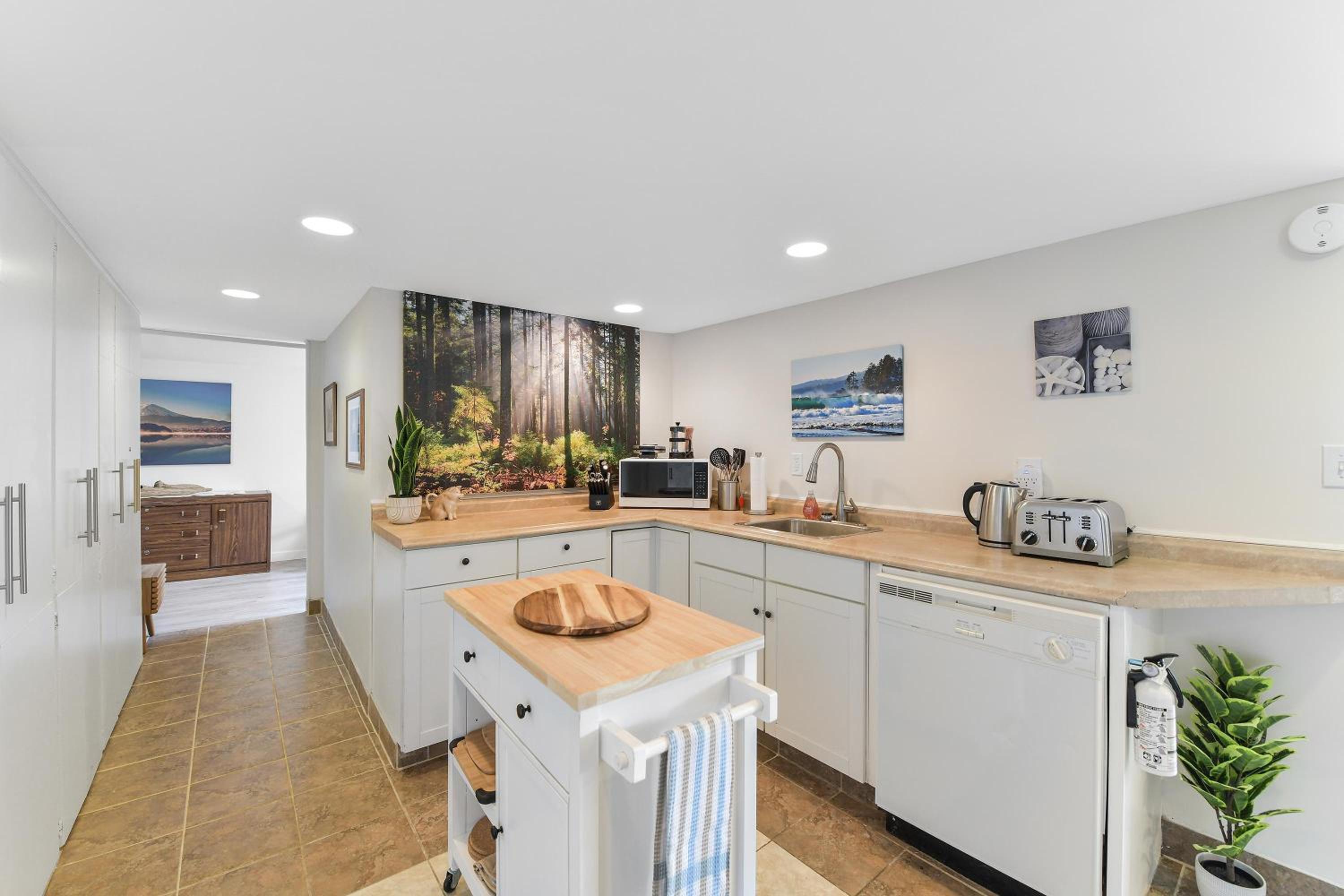Gulf Island View Suite by EMR Vacation Rentals