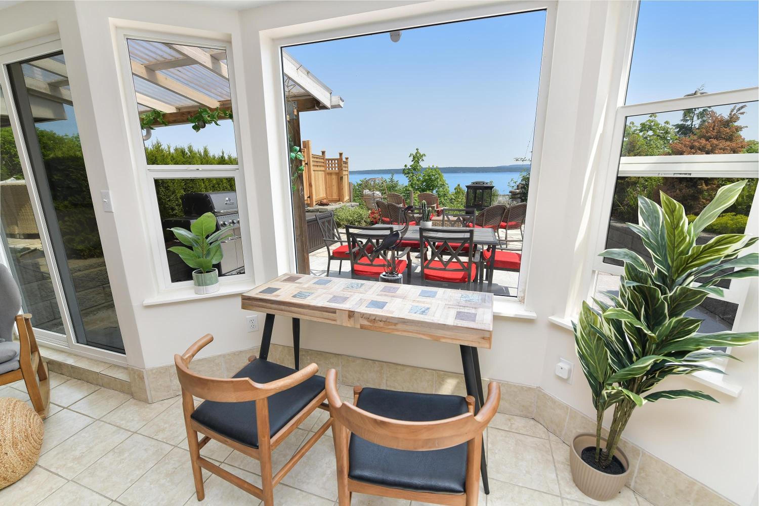 Gulf Island View Suite by EMR Vacation Rentals