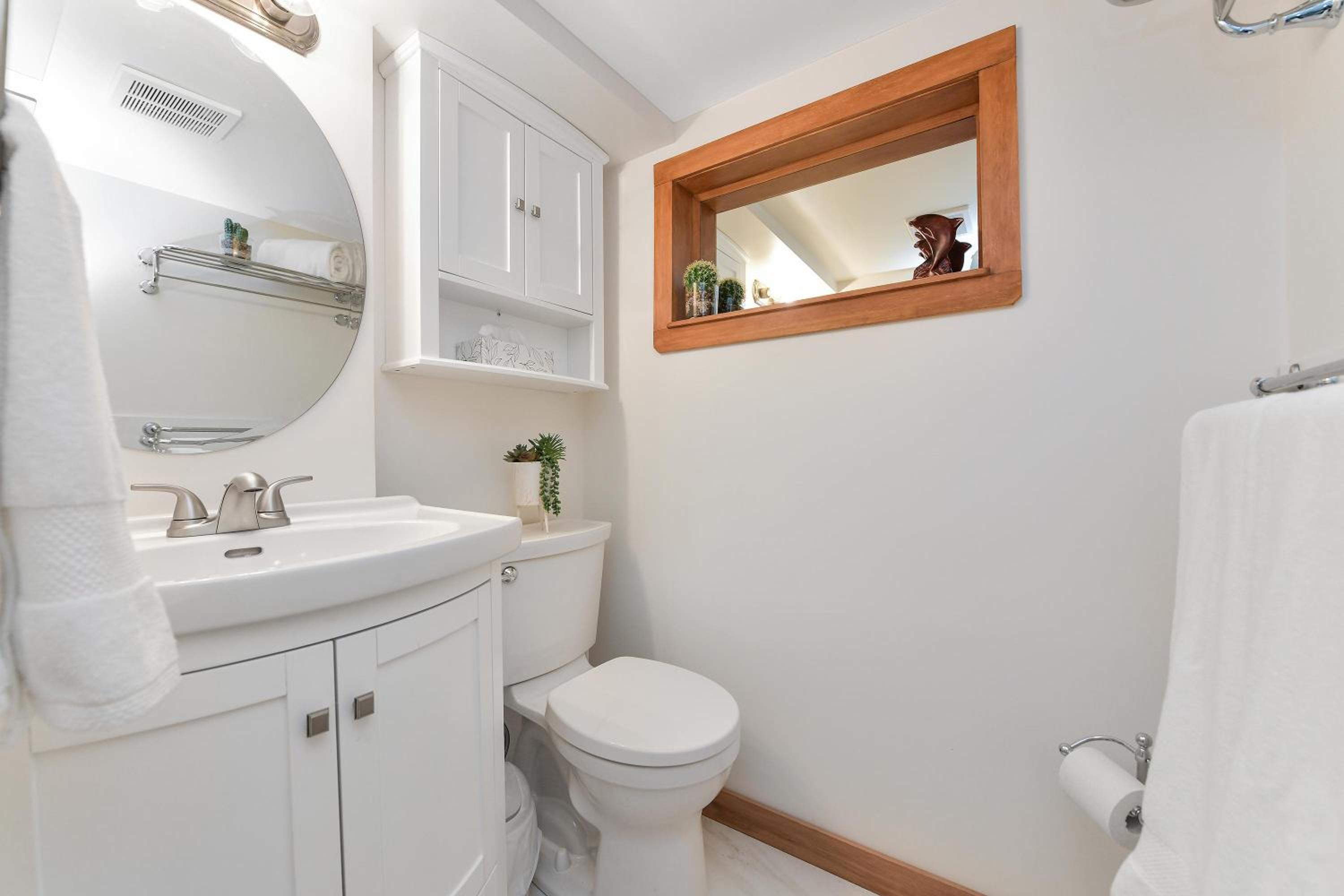 Gulf Island View Suite by EMR Vacation Rentals
