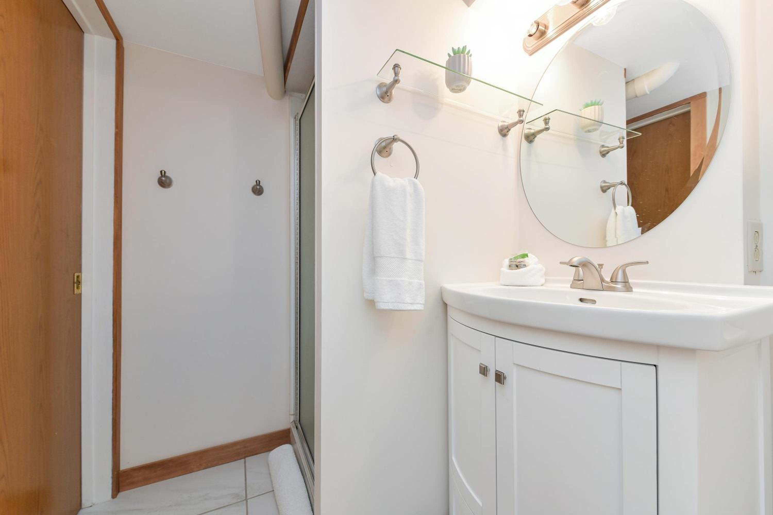 Gulf Island View Suite by EMR Vacation Rentals