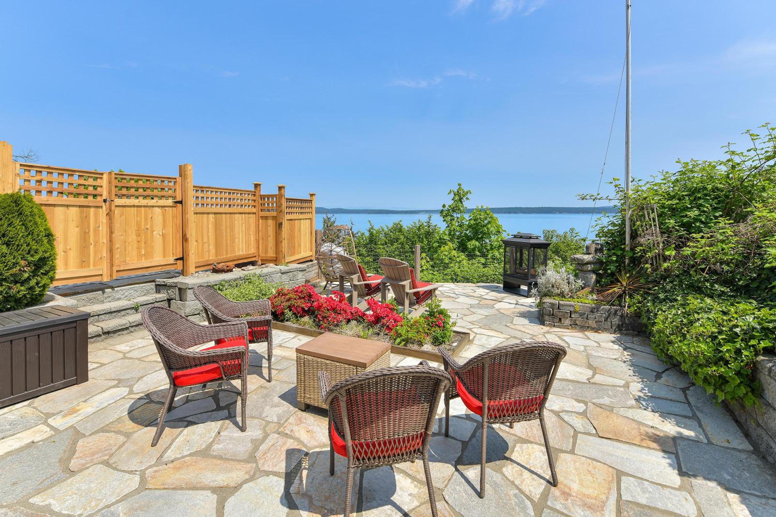 Gulf Island View Suite by EMR Vacation Rentals