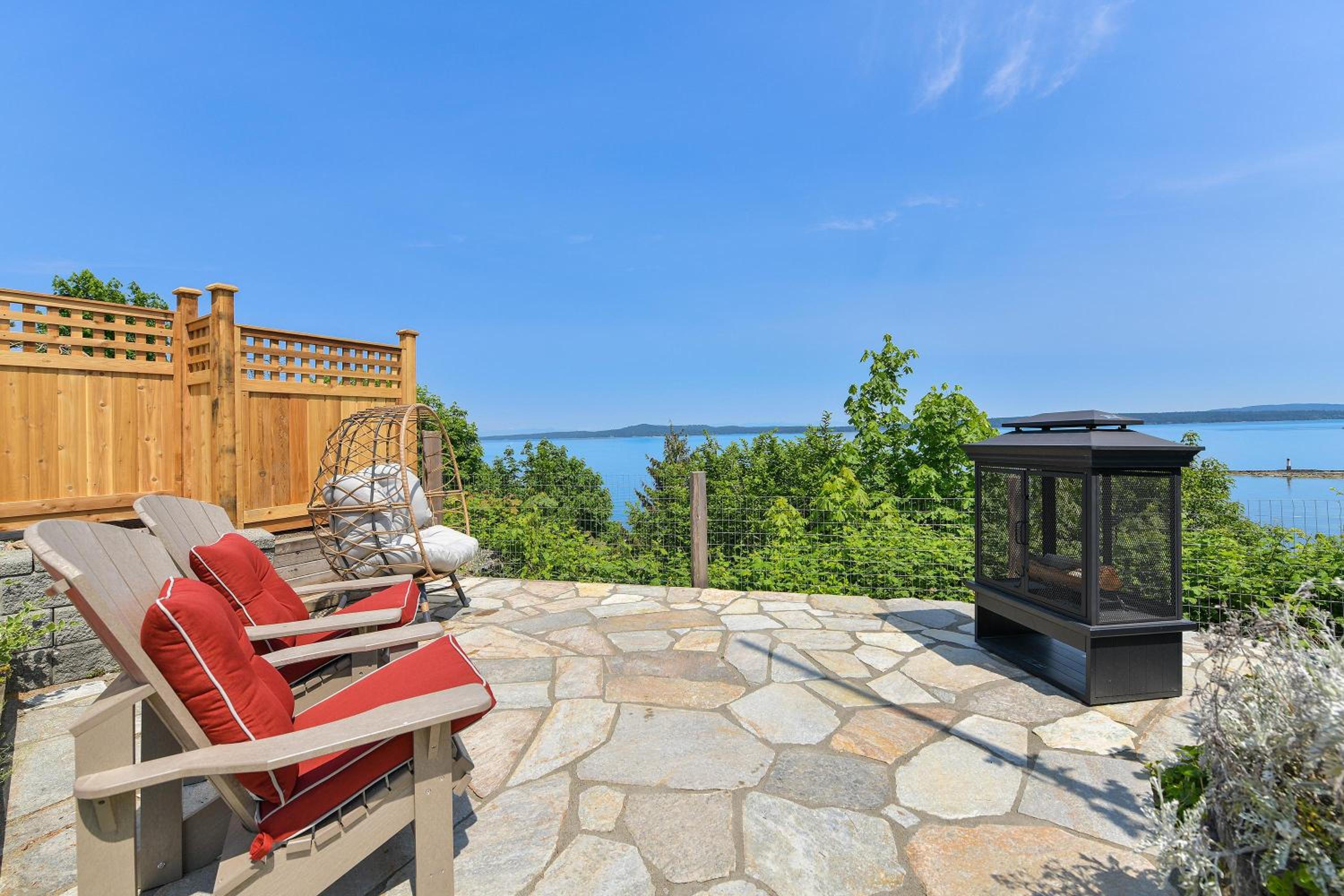 Gulf Island View Suite by EMR Vacation Rentals