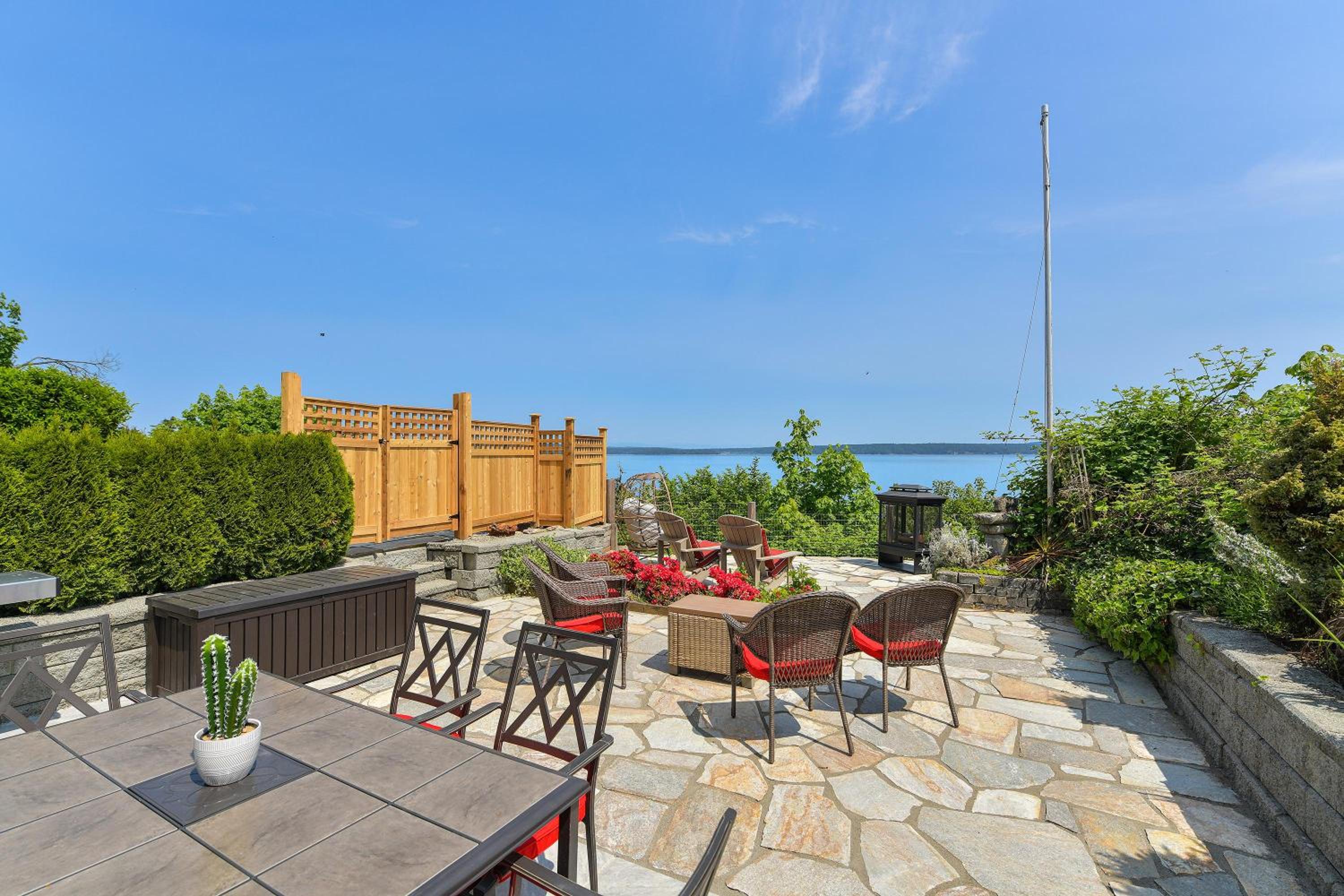 Gulf Island View Suite by EMR Vacation Rentals