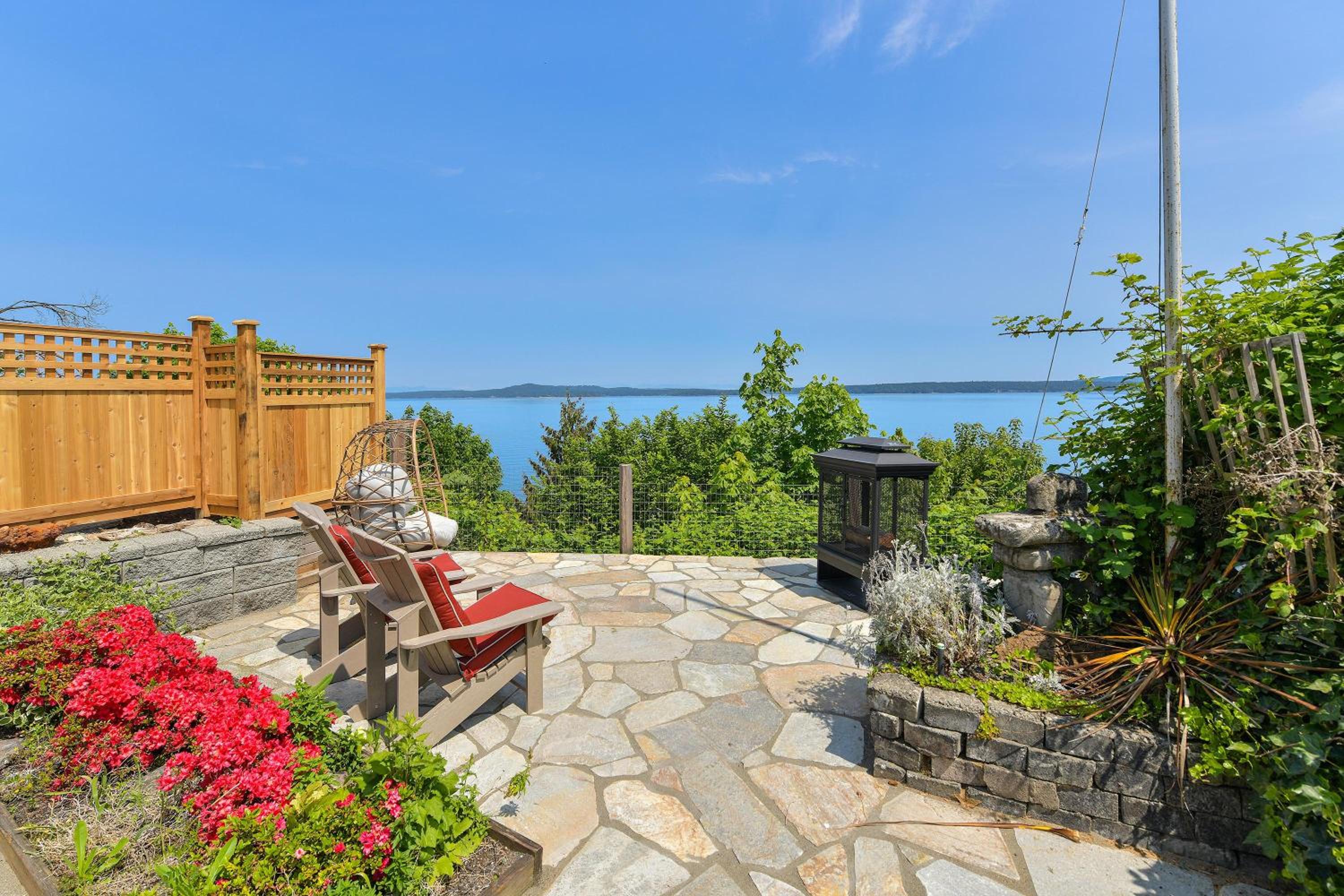 Gulf Island View Suite by EMR Vacation Rentals