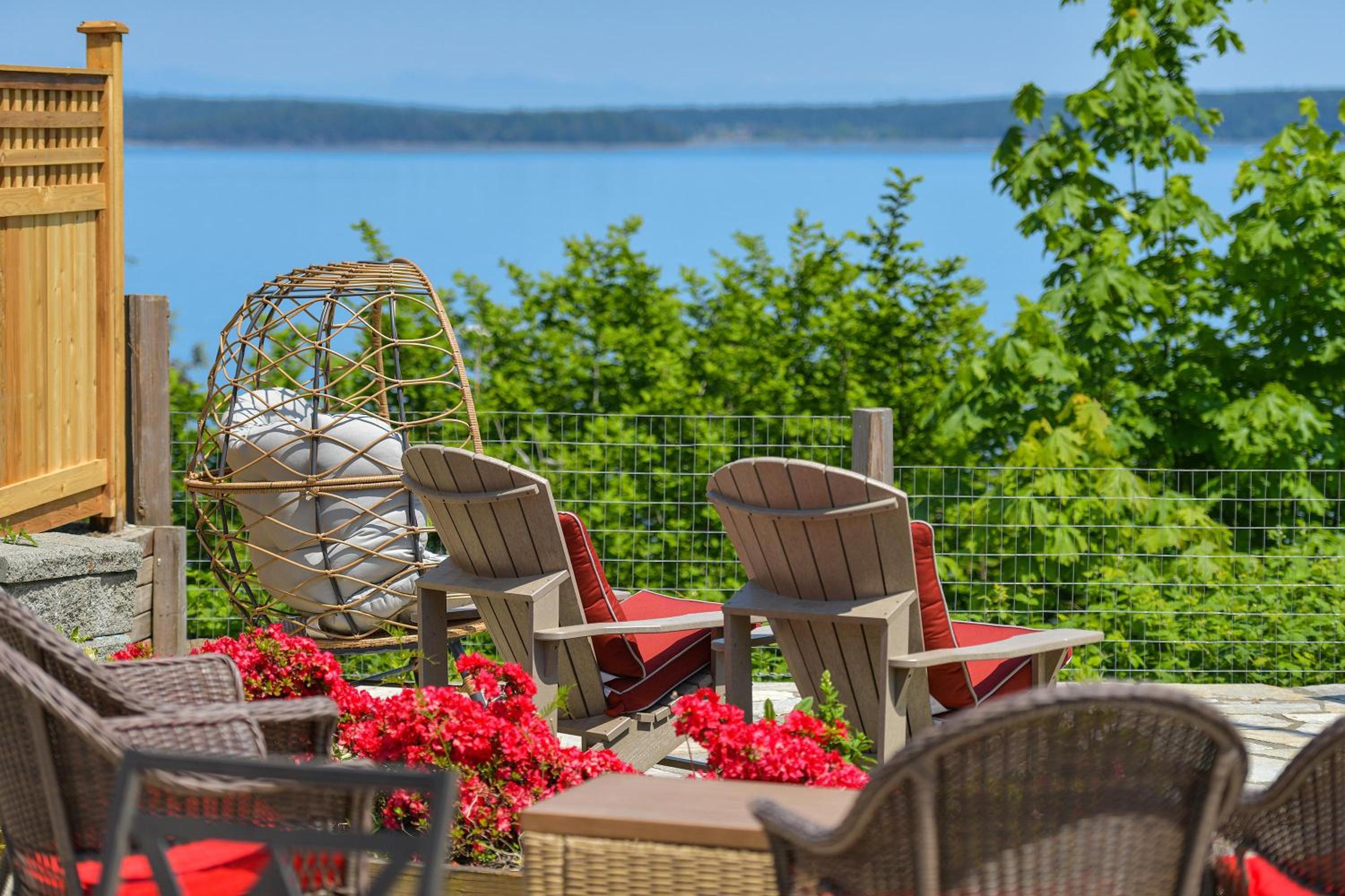 Gulf Island View Suite by EMR Vacation Rentals