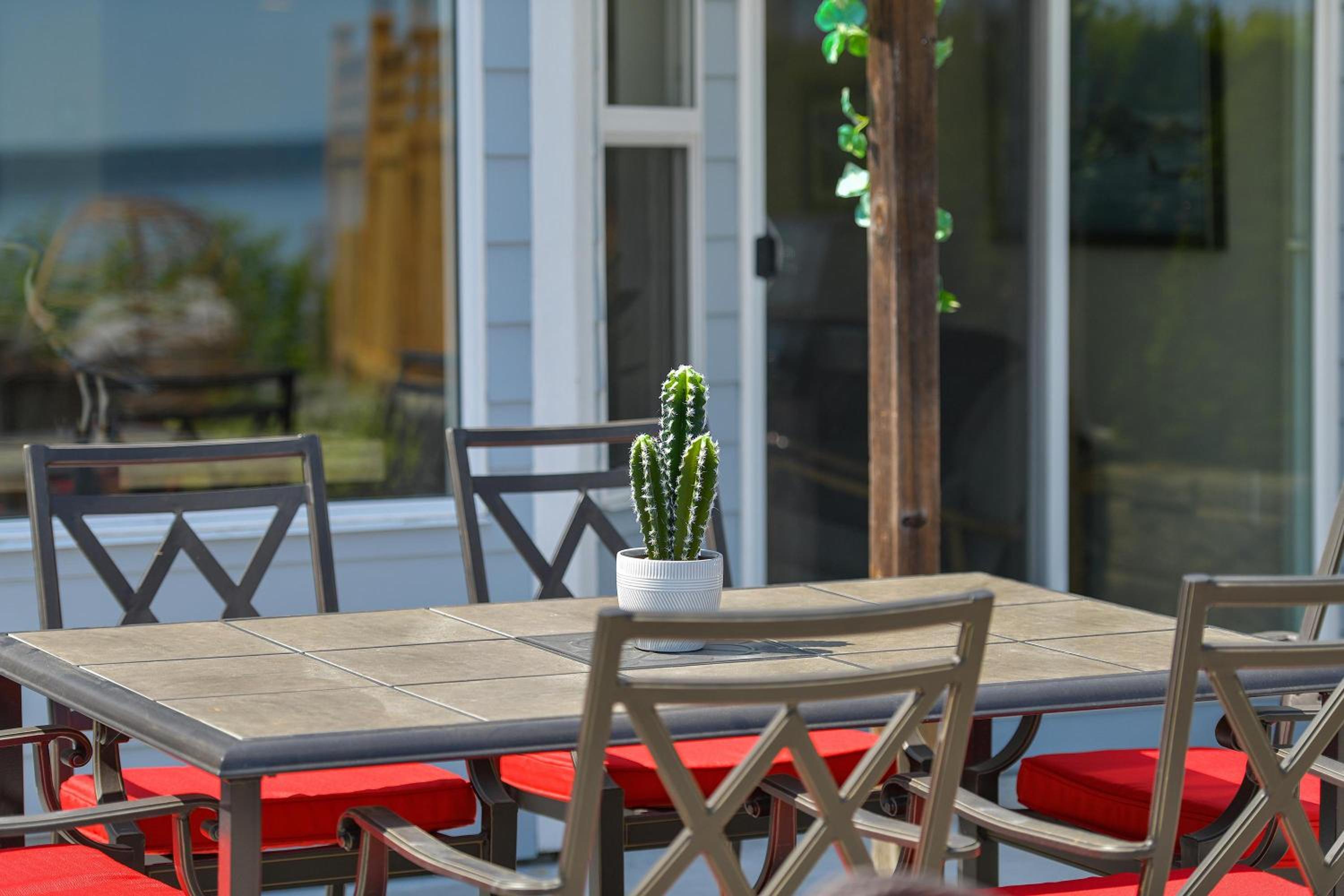Gulf Island View Suite by EMR Vacation Rentals