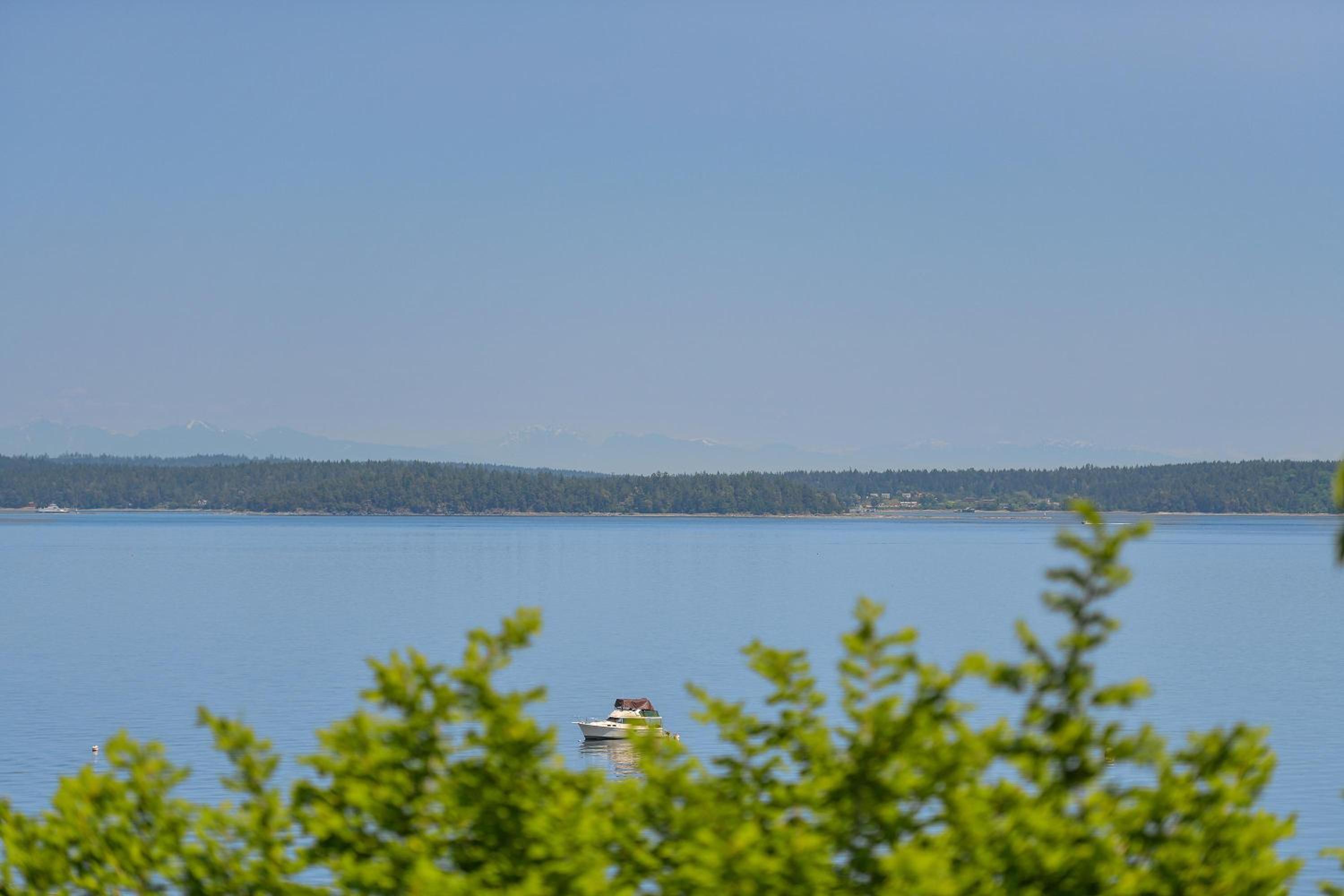 Gulf Island View Suite by EMR Vacation Rentals
