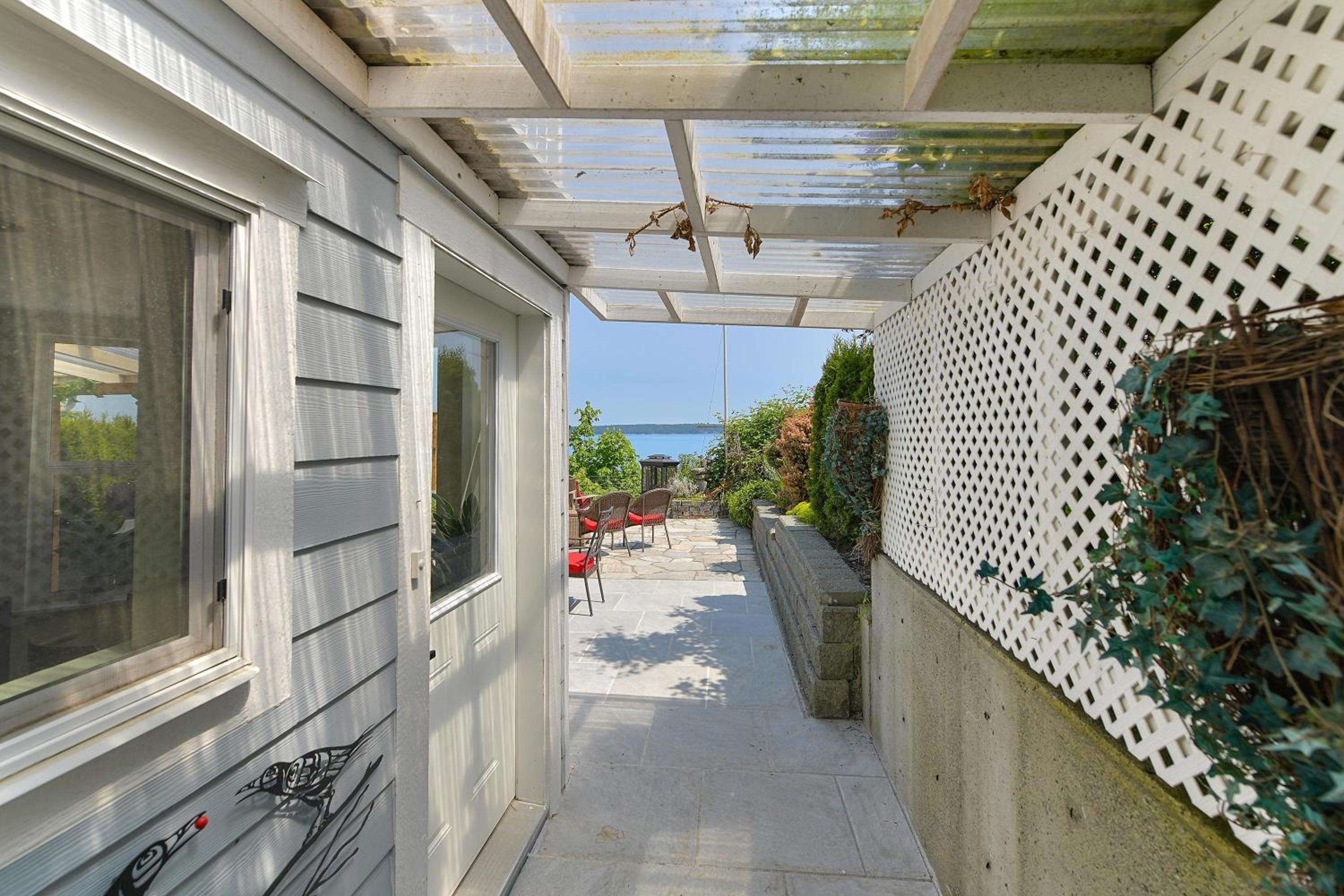 Gulf Island View Suite by EMR Vacation Rentals